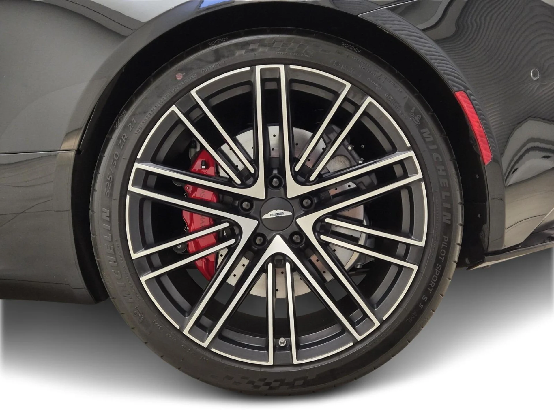 mph013_3555104330_Used_2024_Aston_Martin_DB_12_1753163968_763c9de101