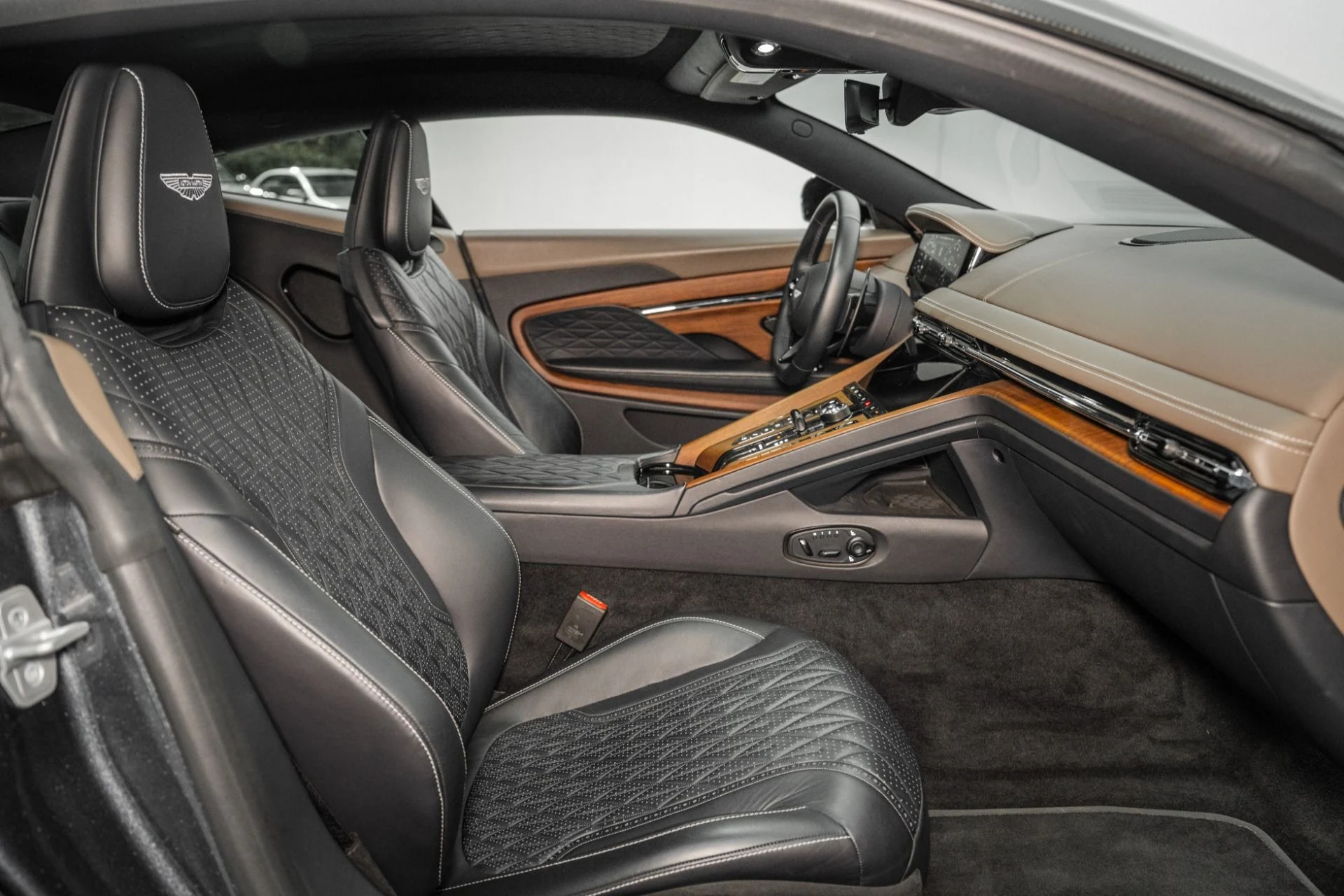 mph013_3557293126_New_2024_Aston_Martin_DB_12_V8_1761150102_09c048e2fd