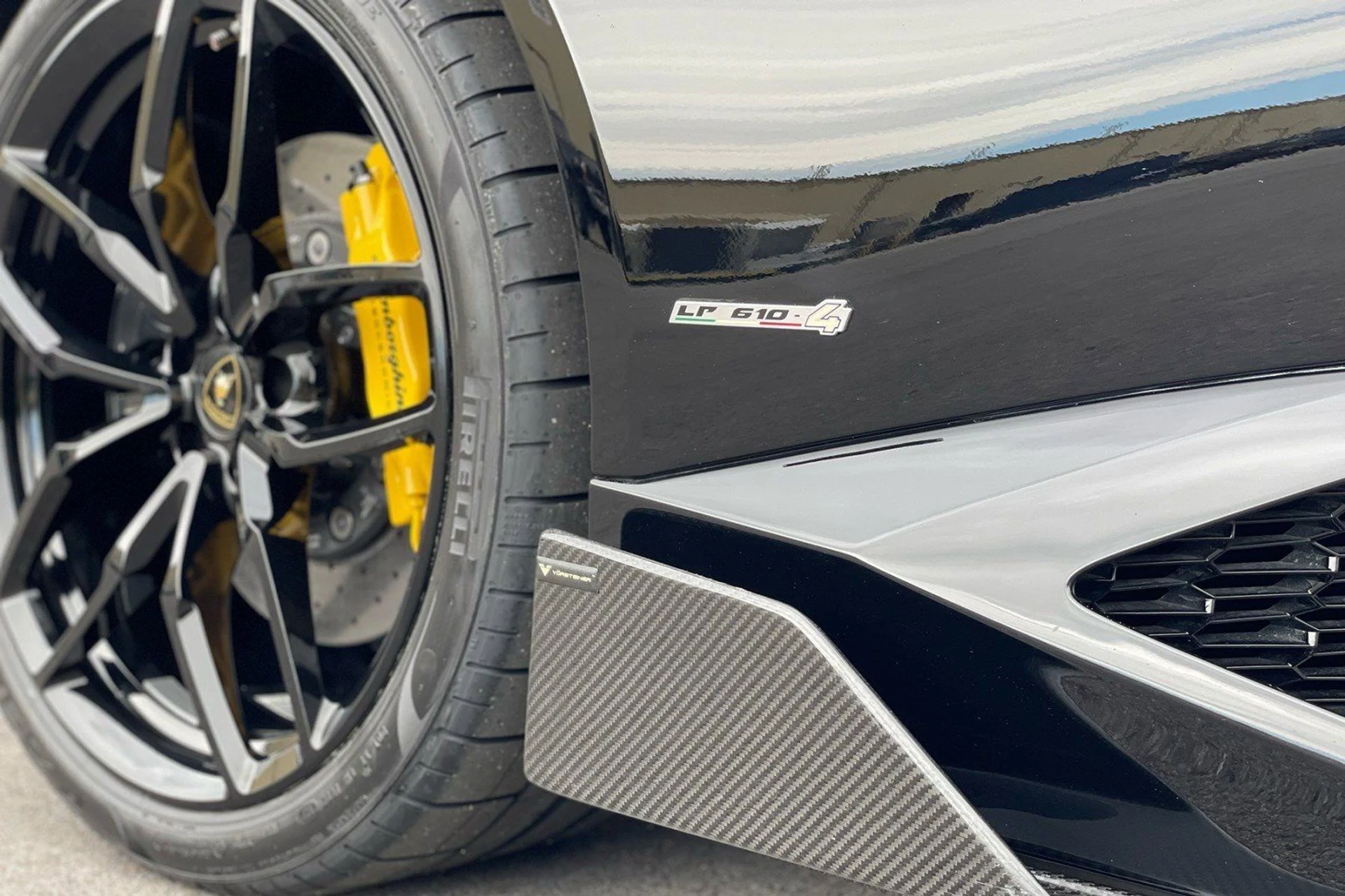 mph013_3563966511_Used_2017_Lamborghini_Huracan_LP_610_4_Spyder_1761858573_4307f3c55f