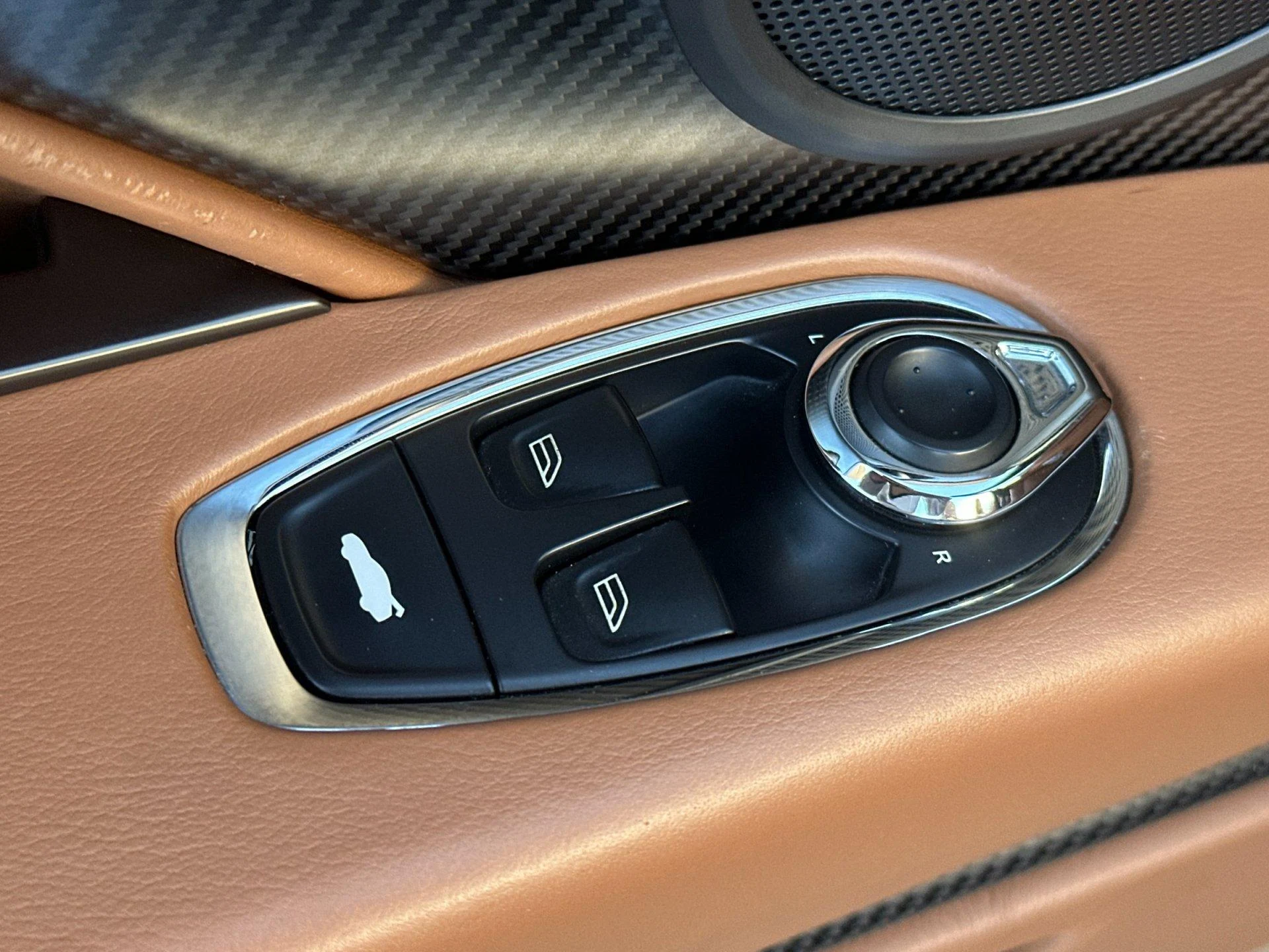 mph013_3567063334_Used_2019_Aston_Martin_DB_11_Volante_1790909271_efdaf0f225