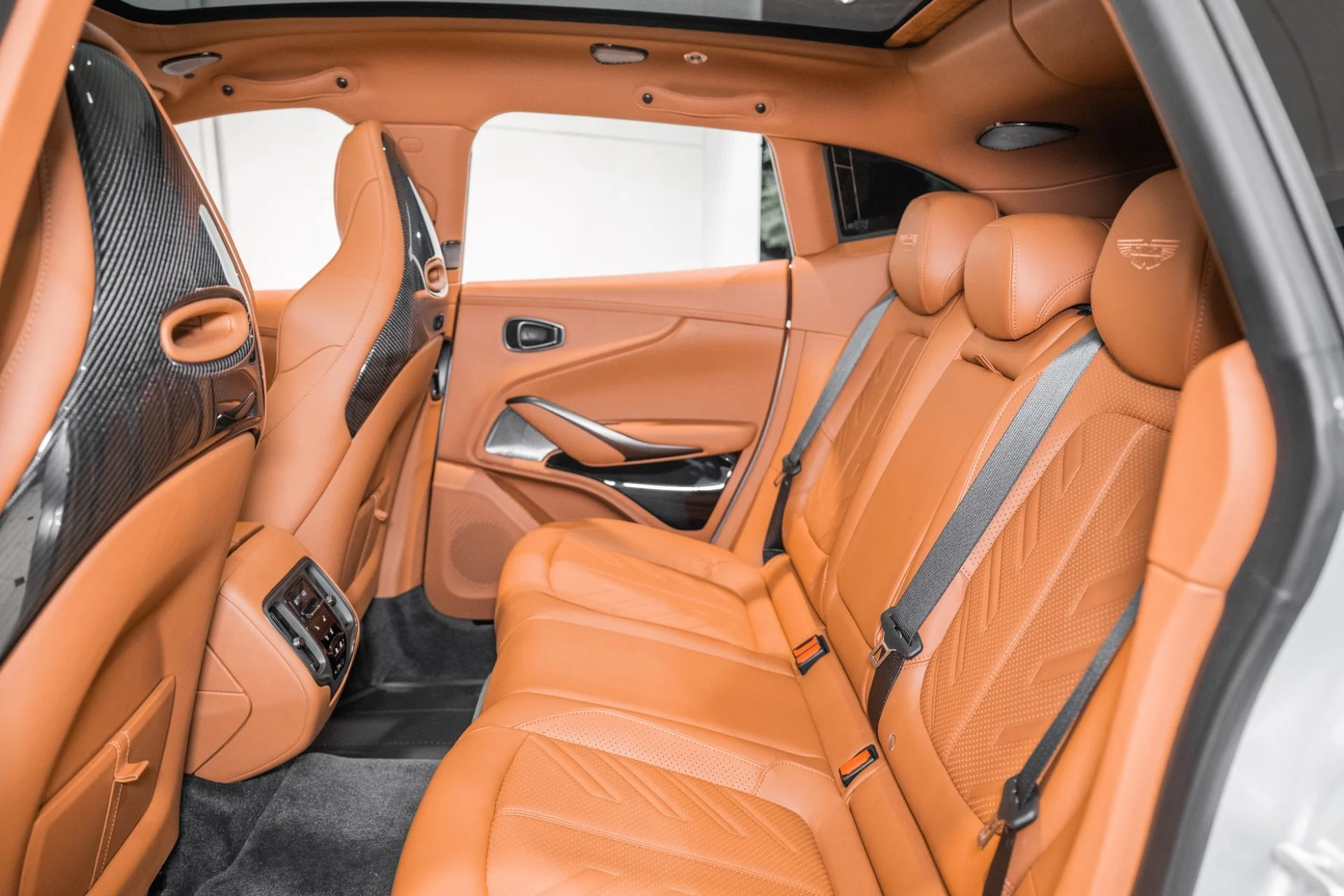 mph013_3573720638_New_2026_Aston_Martin_DBX_S_1780937216_9465fe0fa8