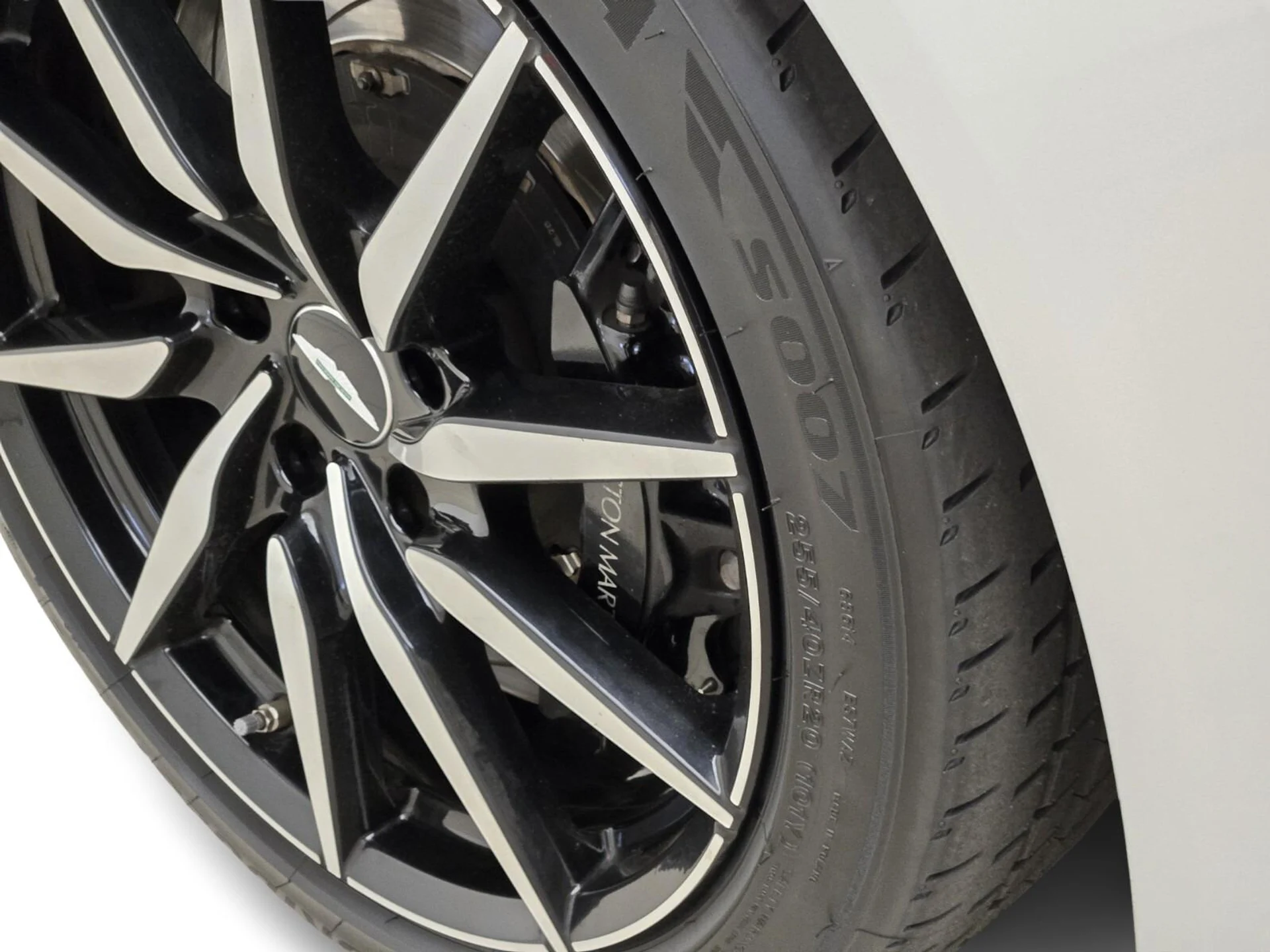 mph013_3574017030_Used_2019_Aston_Martin_Vantage_1756191174_760b413ab1