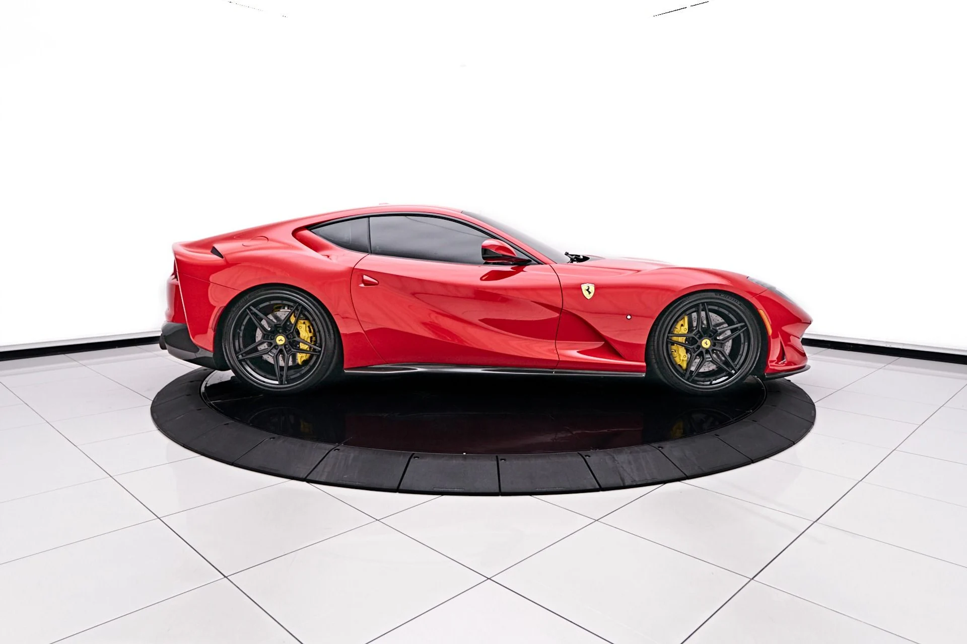 mph013_3574951989_Used_2018_Ferrari_812_Superfast_Base_1746047538_5affe7eff5