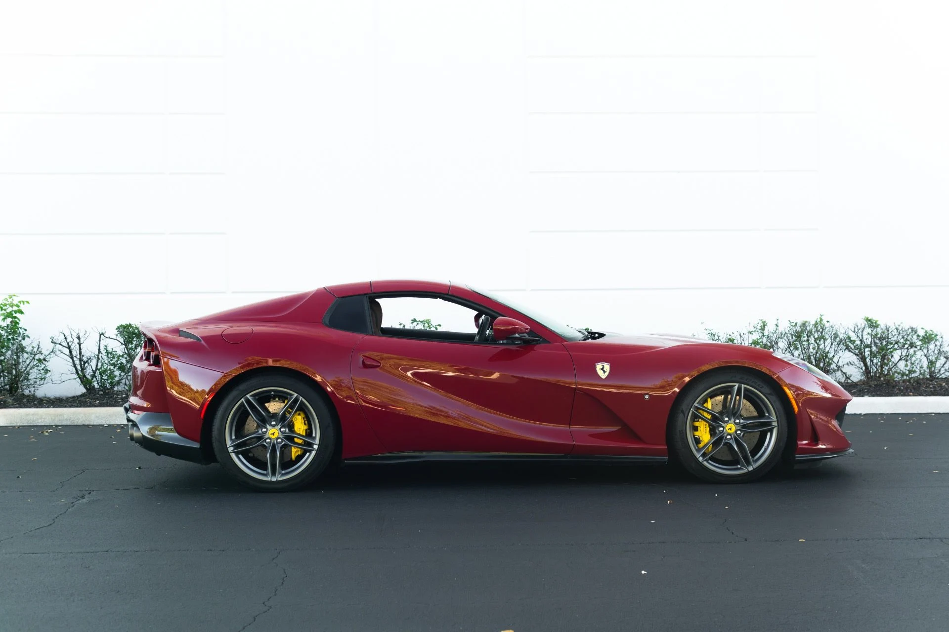 mph013_3586114316_Used_2023_Ferrari_812_GTS_1767886631_e4827839b4