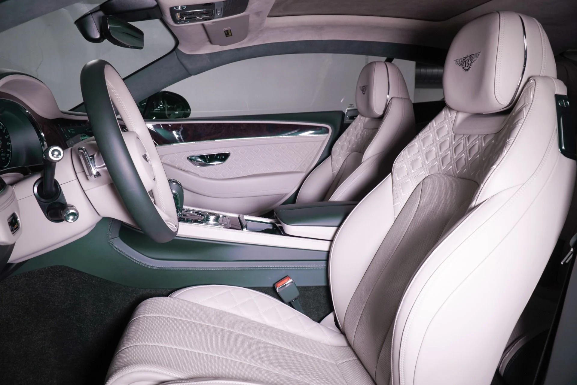 mph013_35861534_Used_2023_Bentley_Continental_GT_Azure_1763049978_67055943ae