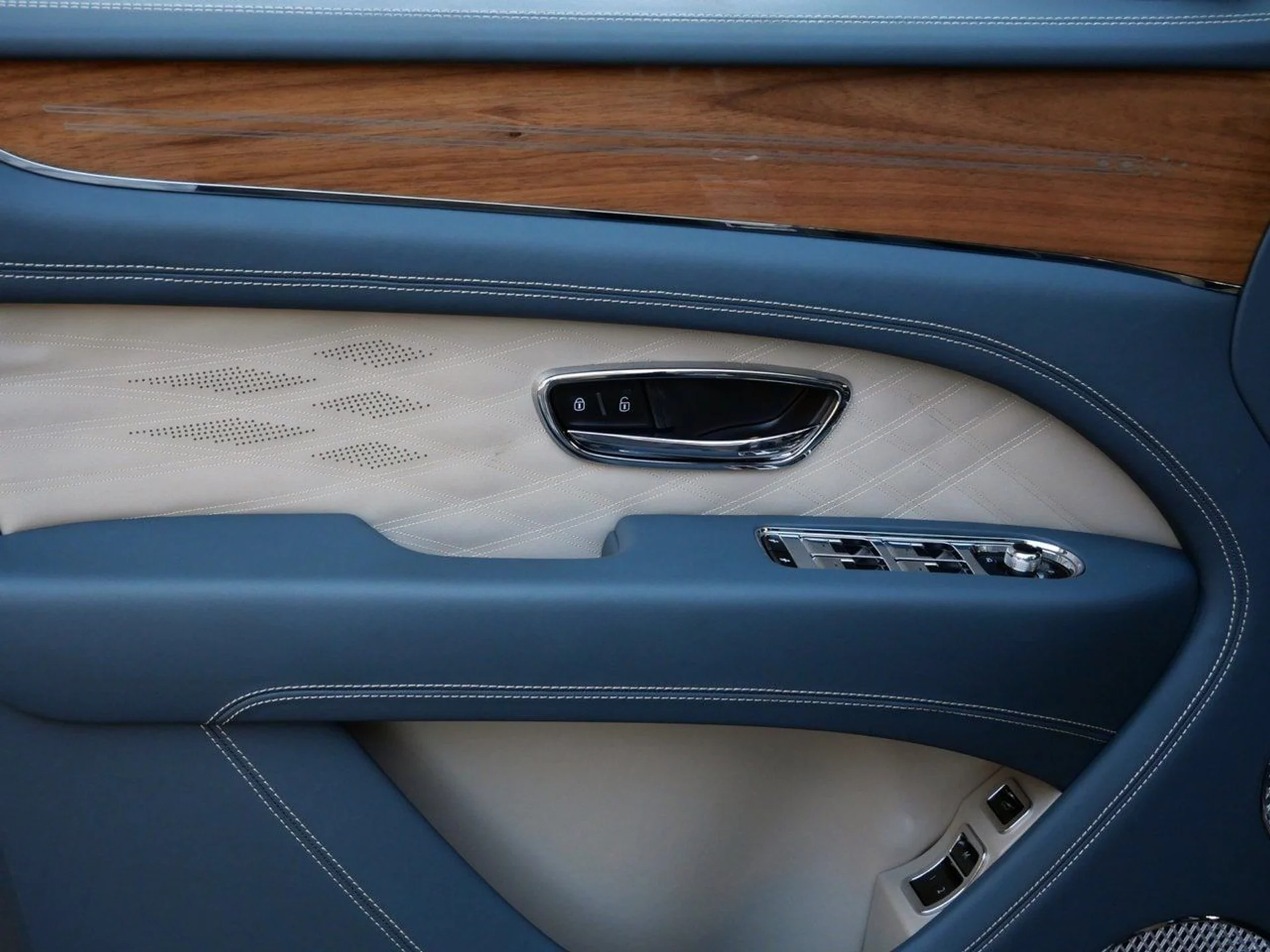 mph013_3587839778_805018cdd7beb6e140ff4a1e6633b71ax_423ab5f5d9