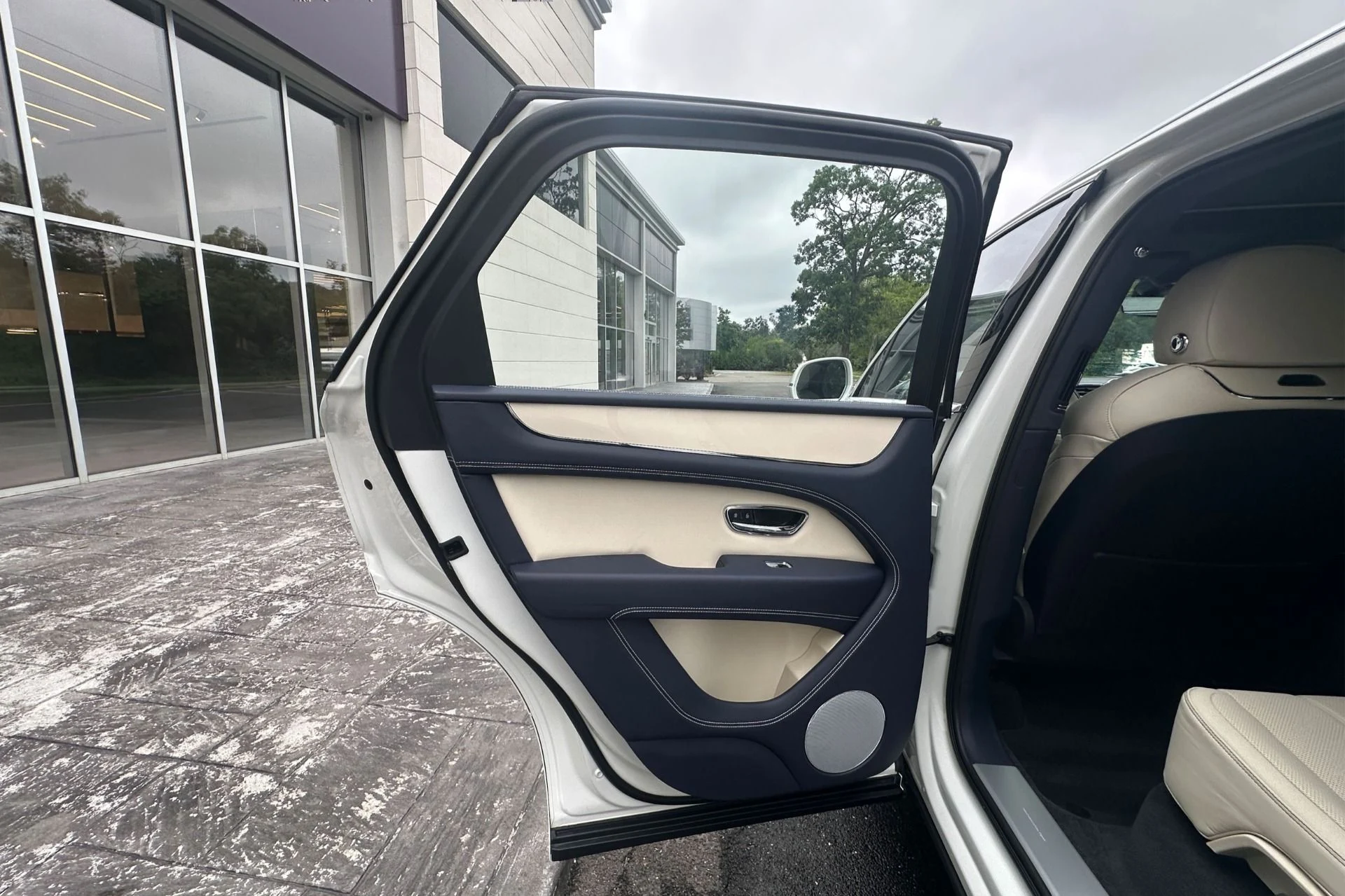 mph013_3588335307_New_2026_Bentley_Bentayga_V8_1784720137_8e34a2b43b