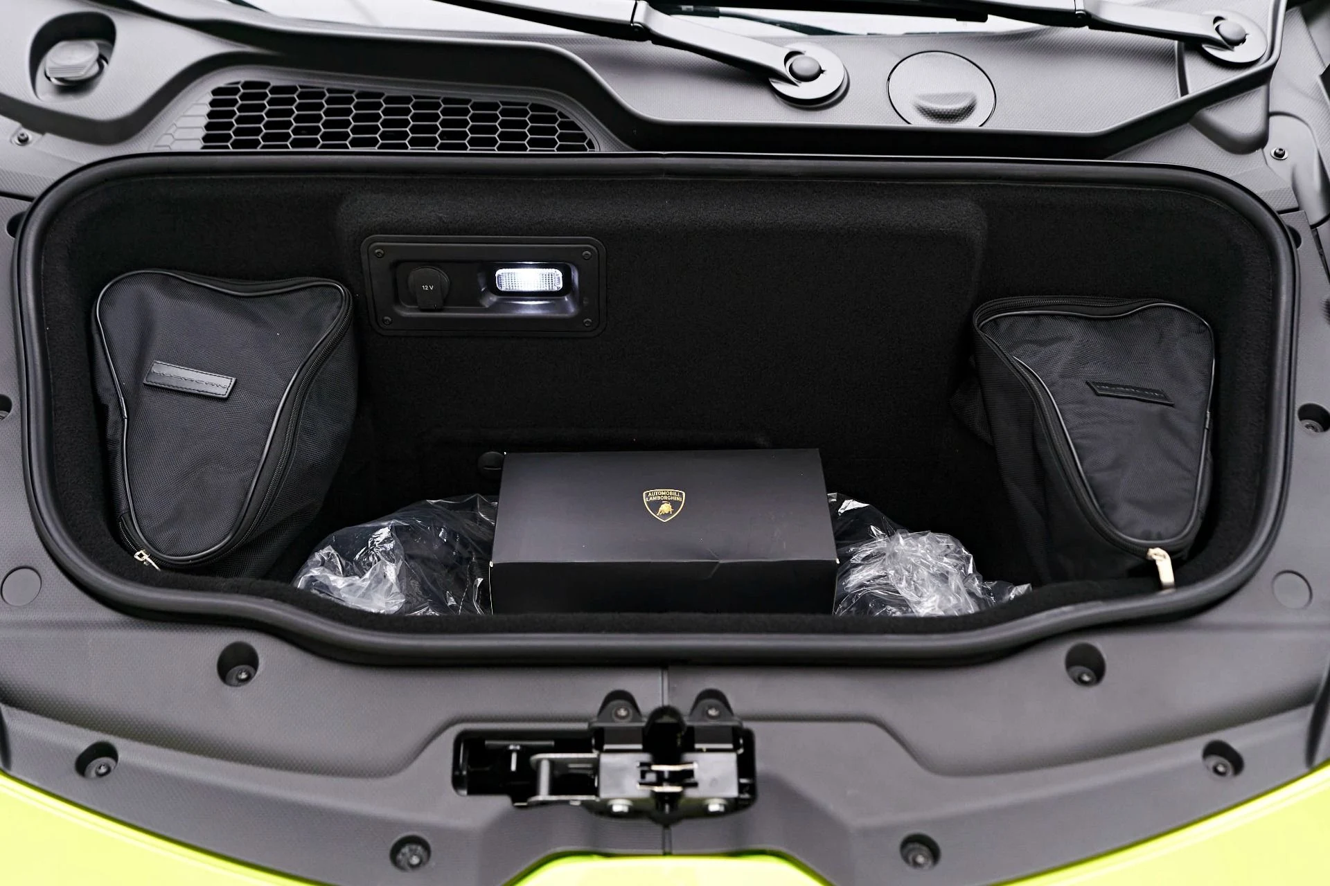 mph013_3588590654_Used_2023_Lamborghini_Huracan_Tecnica_Base_1715640571_648618d627