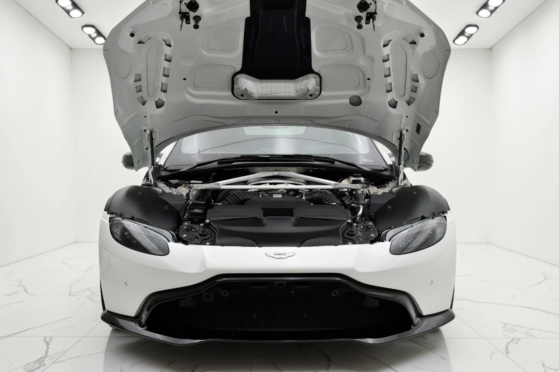 mph013_3594561481_Used_2020_Aston_Martin_Vantage_Coupe_bbc8bdbaf8