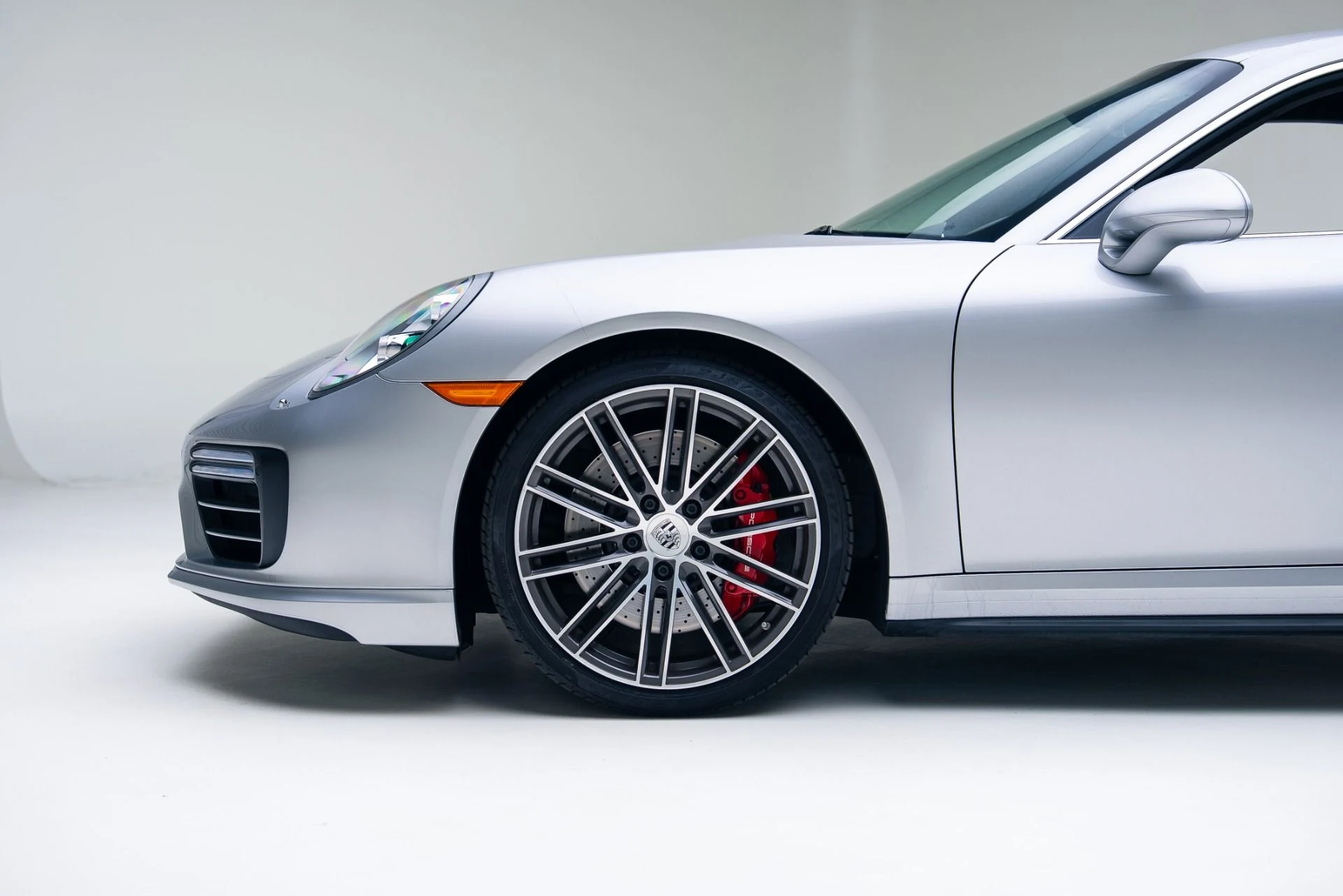 mph013_3597418866_Used_2018_Porsche_911_Turbo_1765307368_aa8ff2ccf6