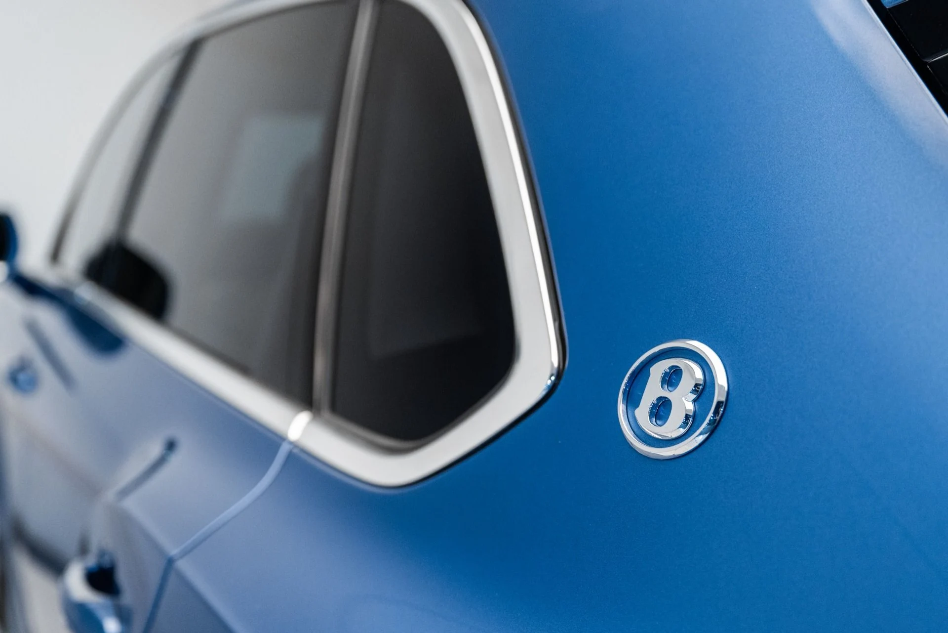 mph013_3598151483_Used_2025_Bentley_Bentayga_EWB_Mulliner_V8_1748092734_e4a7cf0889