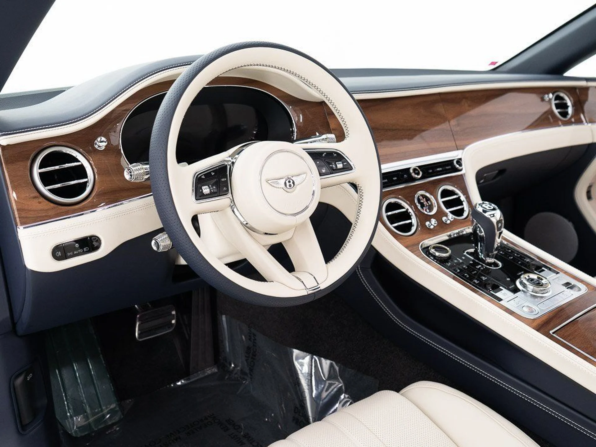 mph013_3614449713_5205962495dab56d48d8166446b834a6_e1159477a2