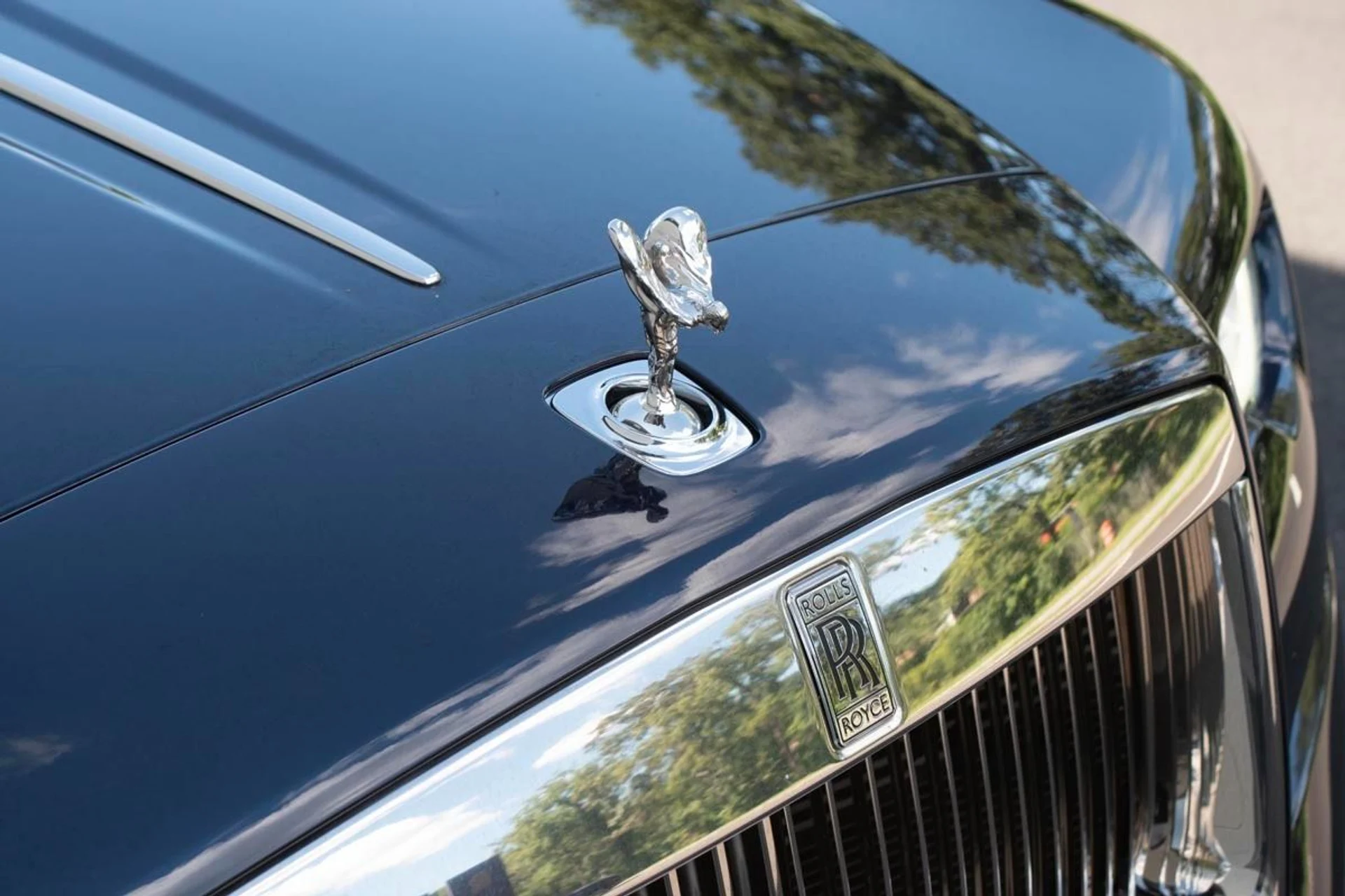 mph013_3616349994_Used_2018_Rolls_Royce_Dawn_1724424389_6979b97261
