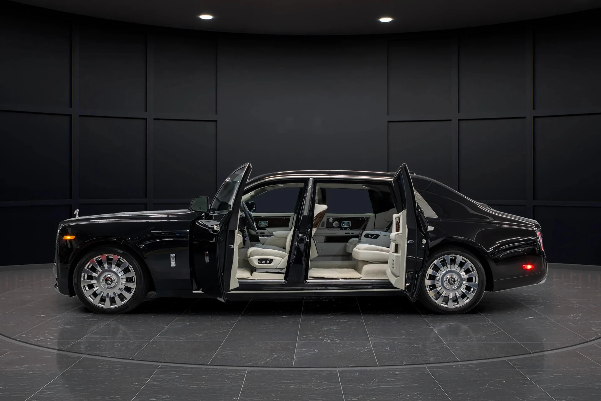 mph013_3626905236_7fed2b46_dfdf_4e27_971f_a9fc767ecced_202420_Rolls_Royce20_Phantom20_Extended20_Wheelbase2028_SCATT_8_C02_RU_22331429_13_5906f9b25b