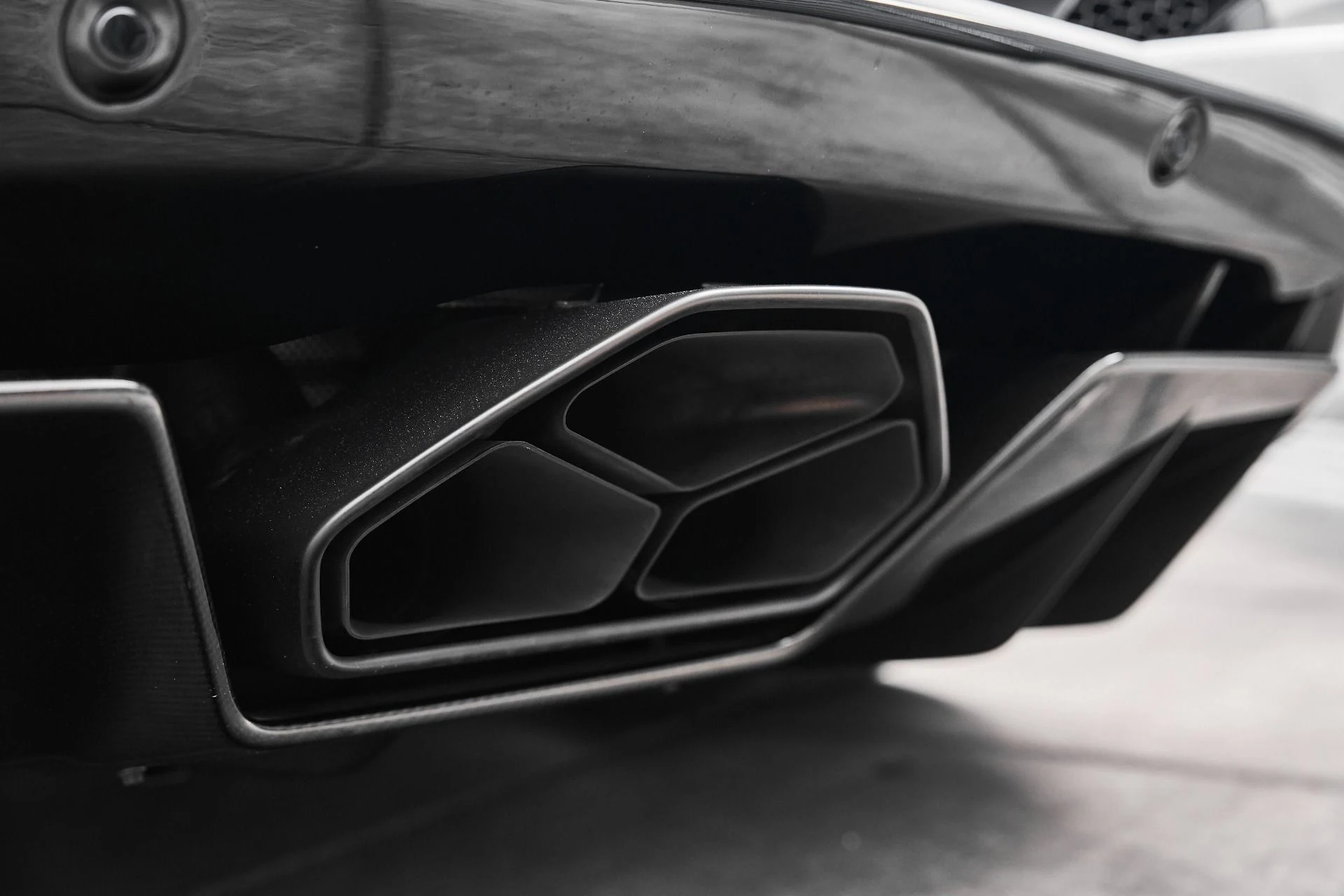 mph013_3632872142_Used_2018_Lamborghini_Aventador_S_Base_1775006807_e3bb9ef552