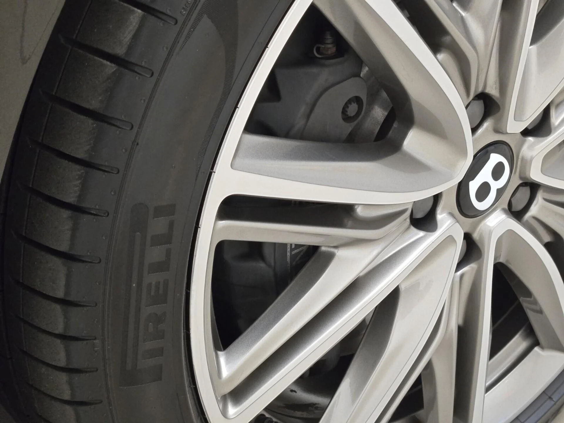 mph013_3642311686_Used_2023_Bentley_Flying_Spur_Hybrid_Odyssean_Edition_1777355020_0453d47cb2