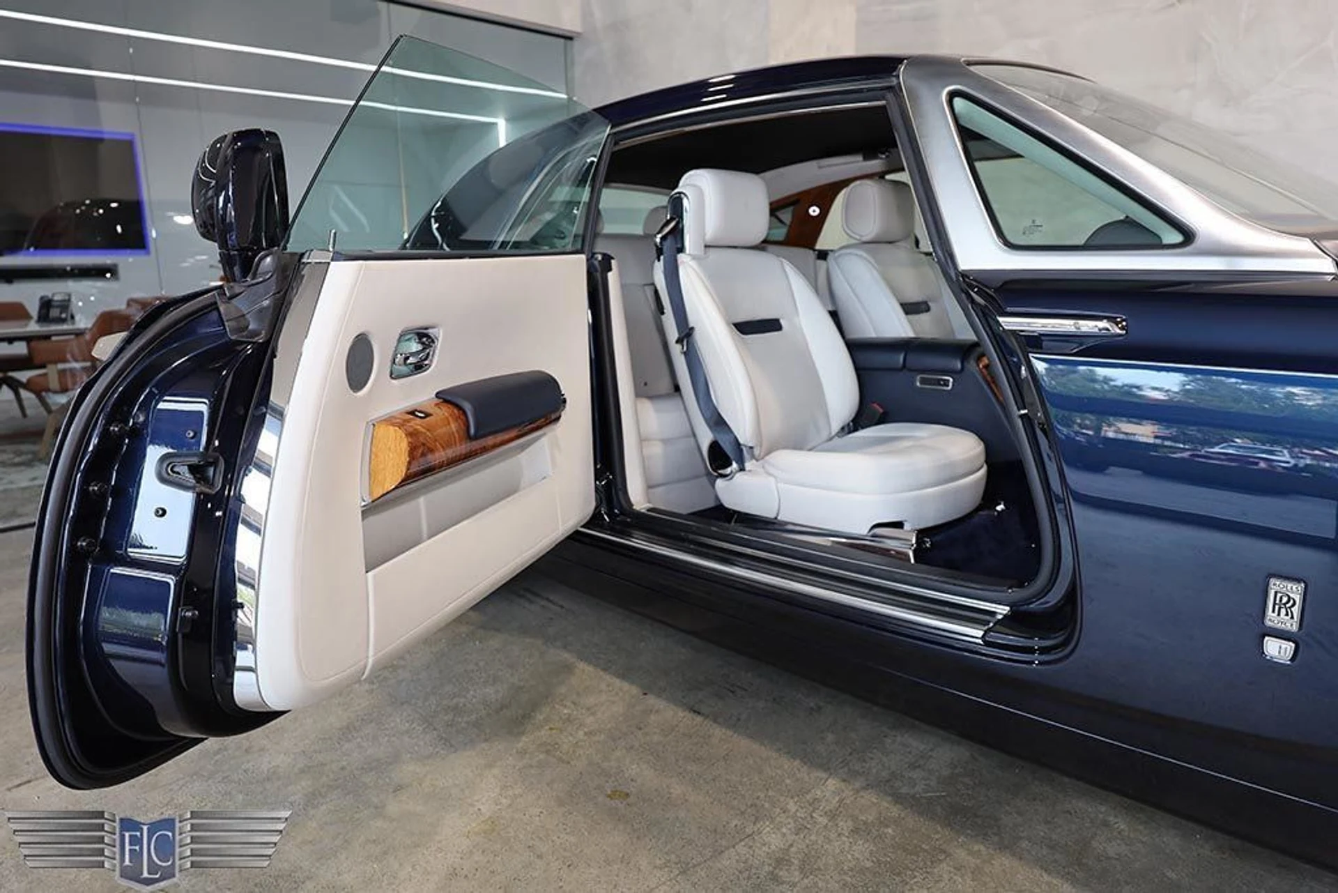 mph013_3643661421_used_2010_rolls_royce_phantom_coupe_2drcoupe_9689_23032894_14_1024_090dec3f4c