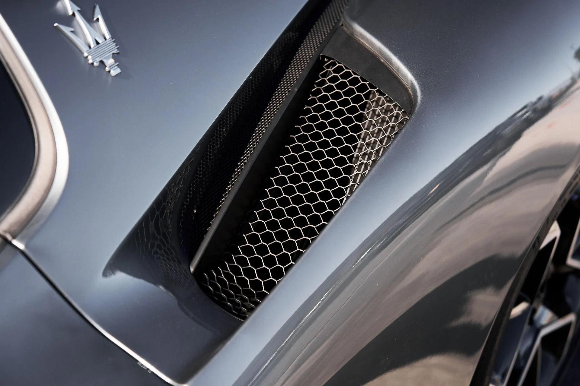 mph013_3644539566_Used_2022_Maserati_MC_20_Base_1760737463_a7ff029b06