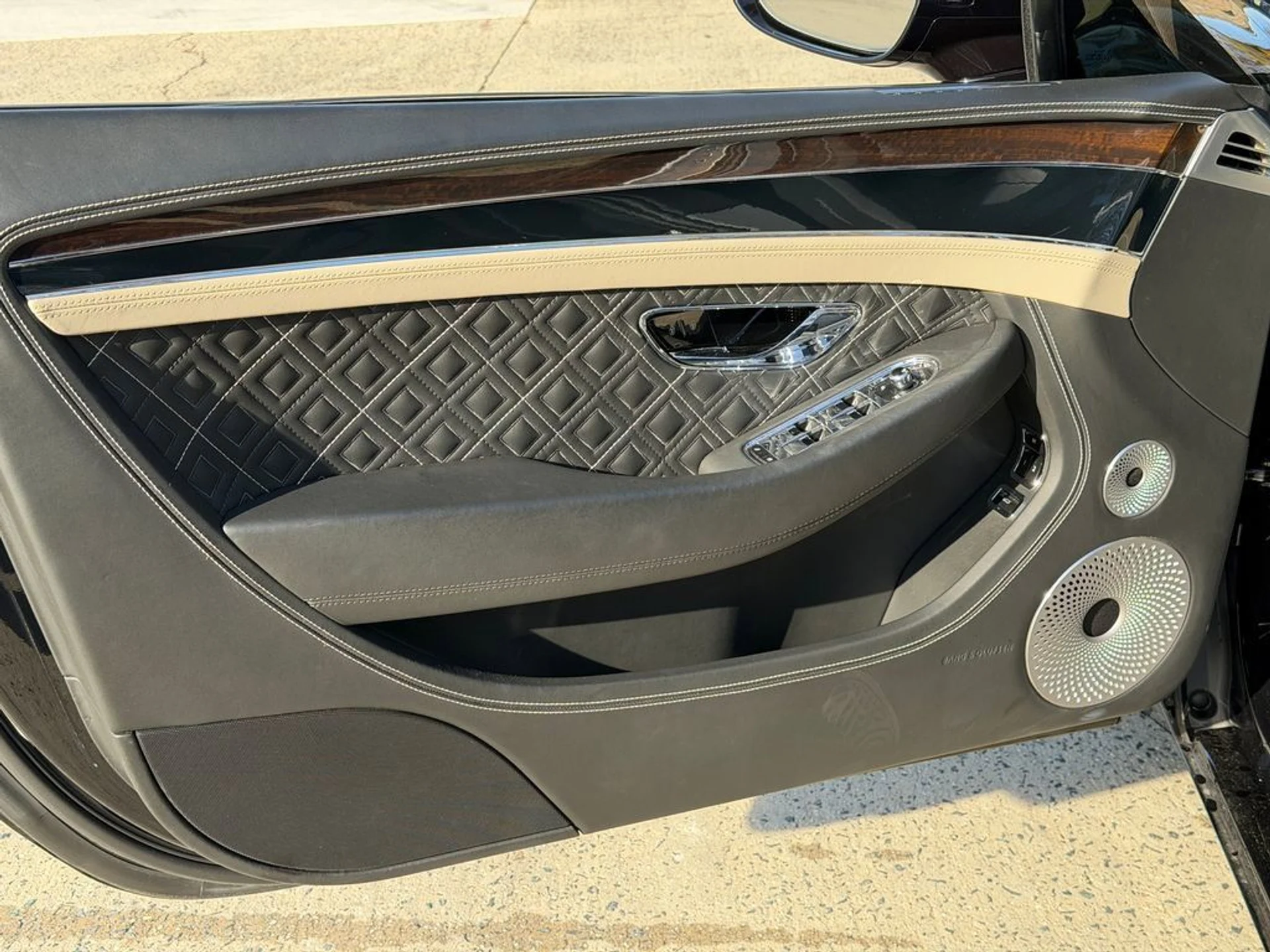 mph013_3645423347_d258f60608c14a549ac0718b36c64886_2749e8719b