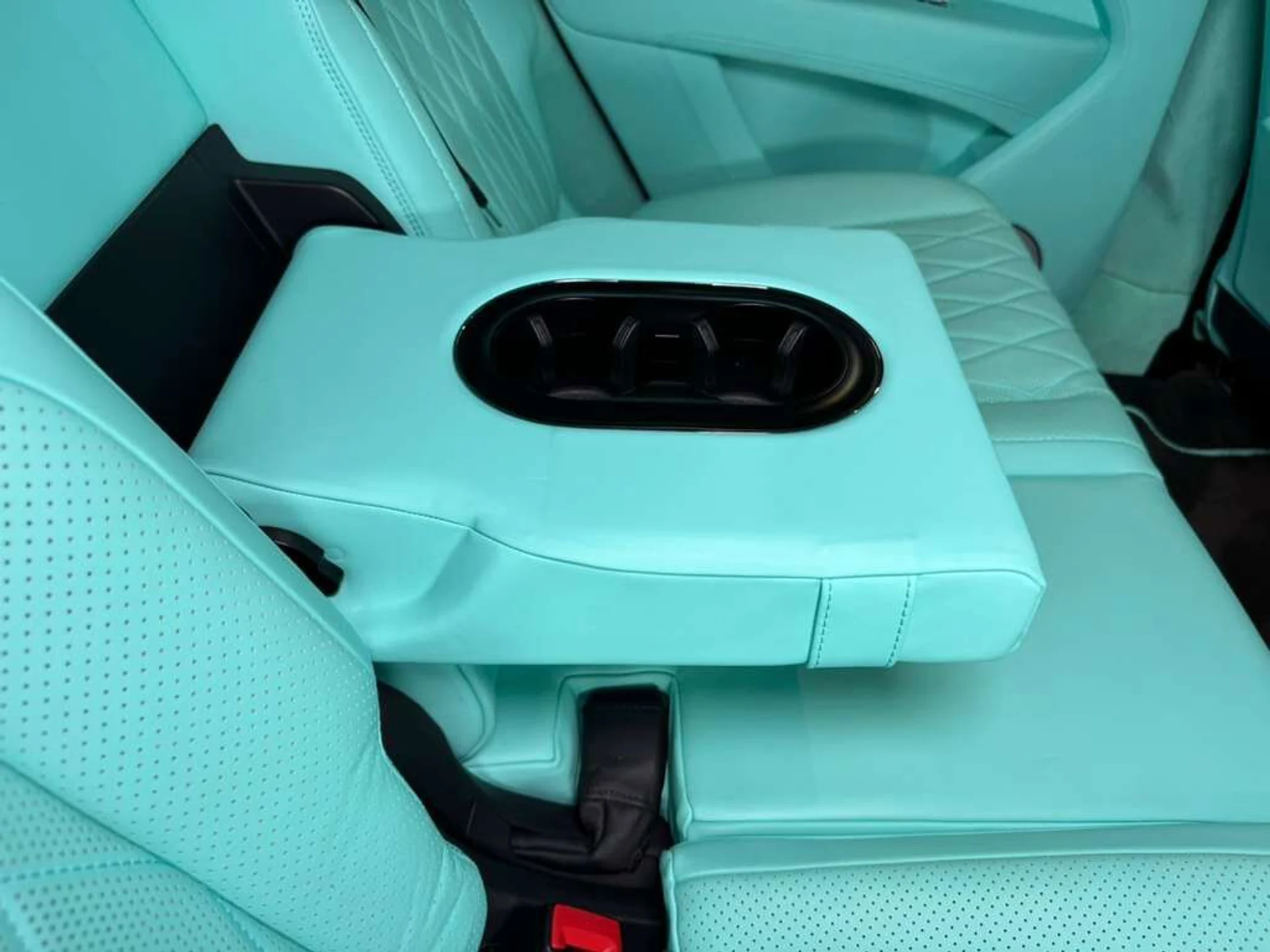 mph013_3645730010_f28f578093484edde600ceace4358639_f703887419