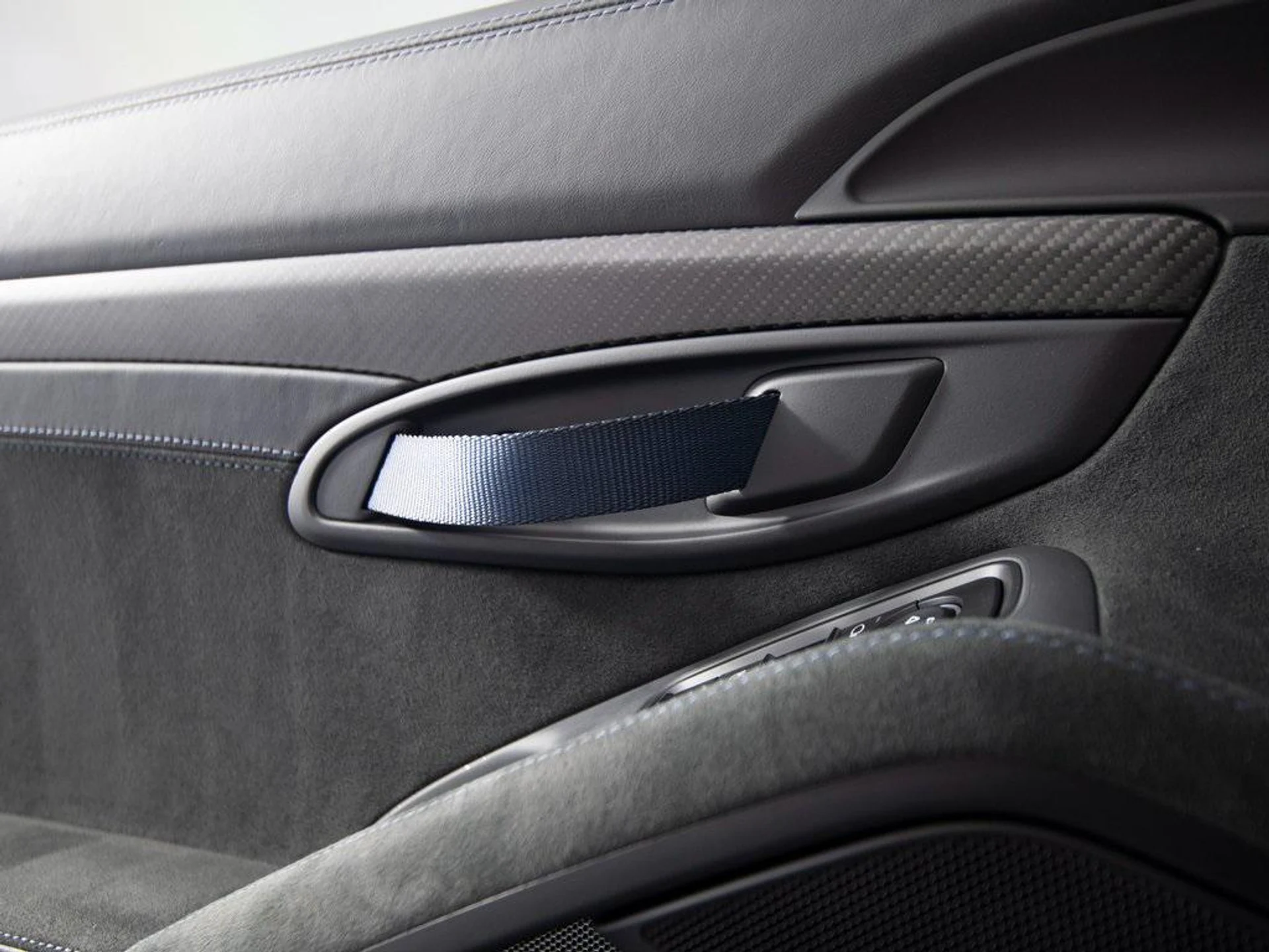 mph013_3646089729_s4_Rc5a8_ER_Ot0_Gw1_NK_Y_Hfm6_B98_3f4fe49244