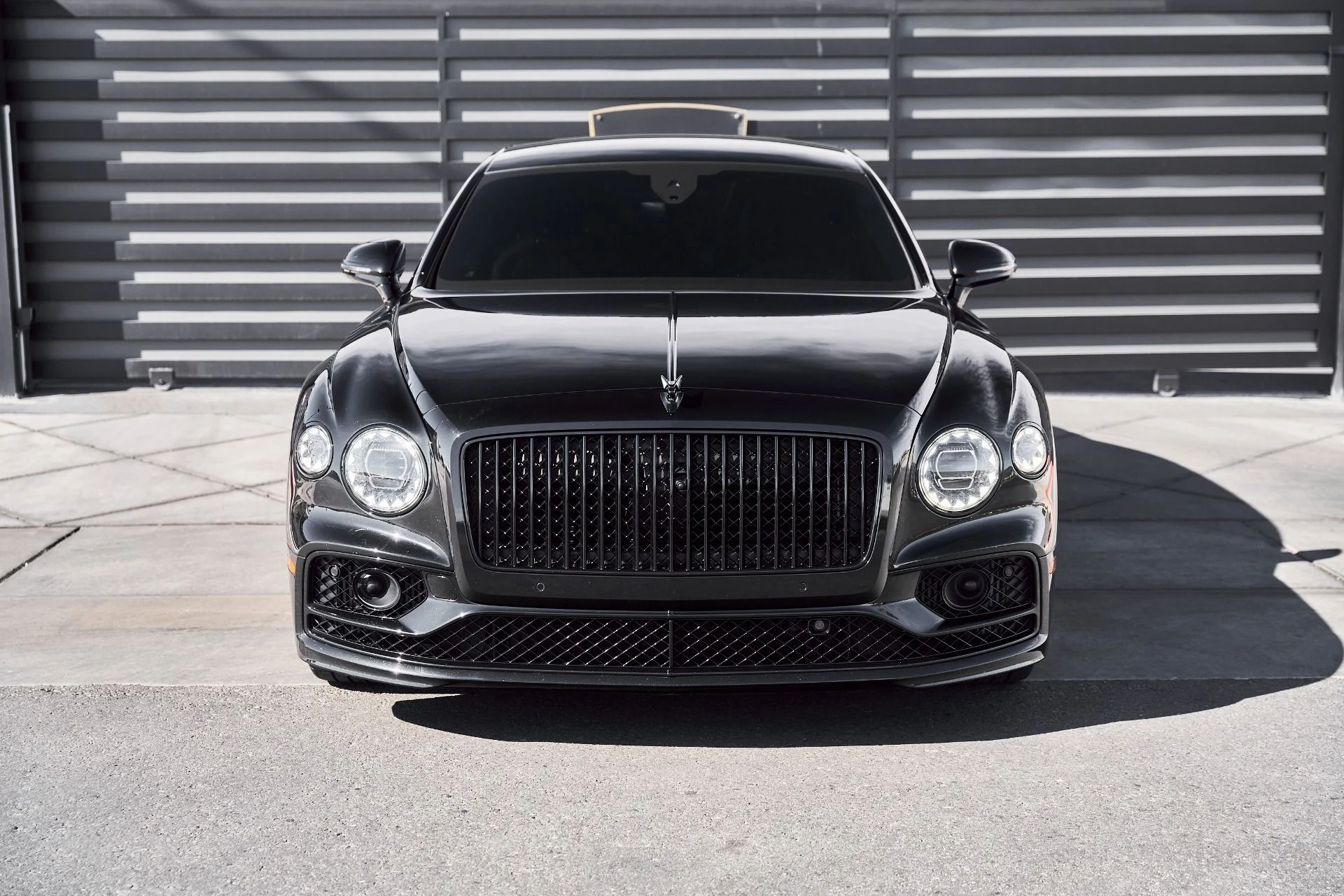 mph013_3649709665_Used_2023_Bentley_Flying_Spur_S_1770950642_fa5f018008