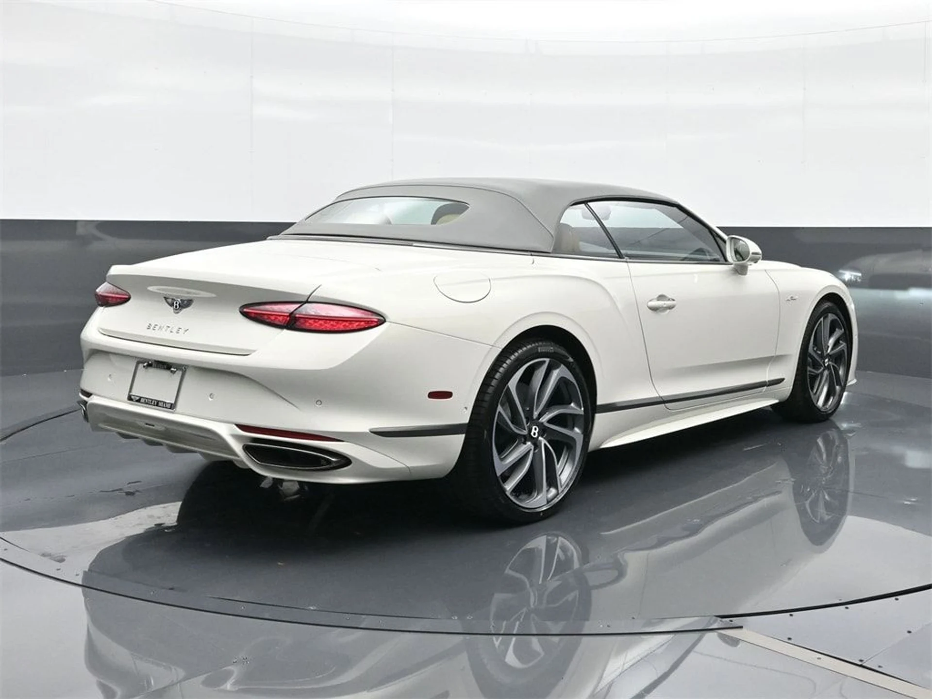 mph013_3649794334_10600ca927fb24d1db99c62f2597cf81x_60cb7dd117