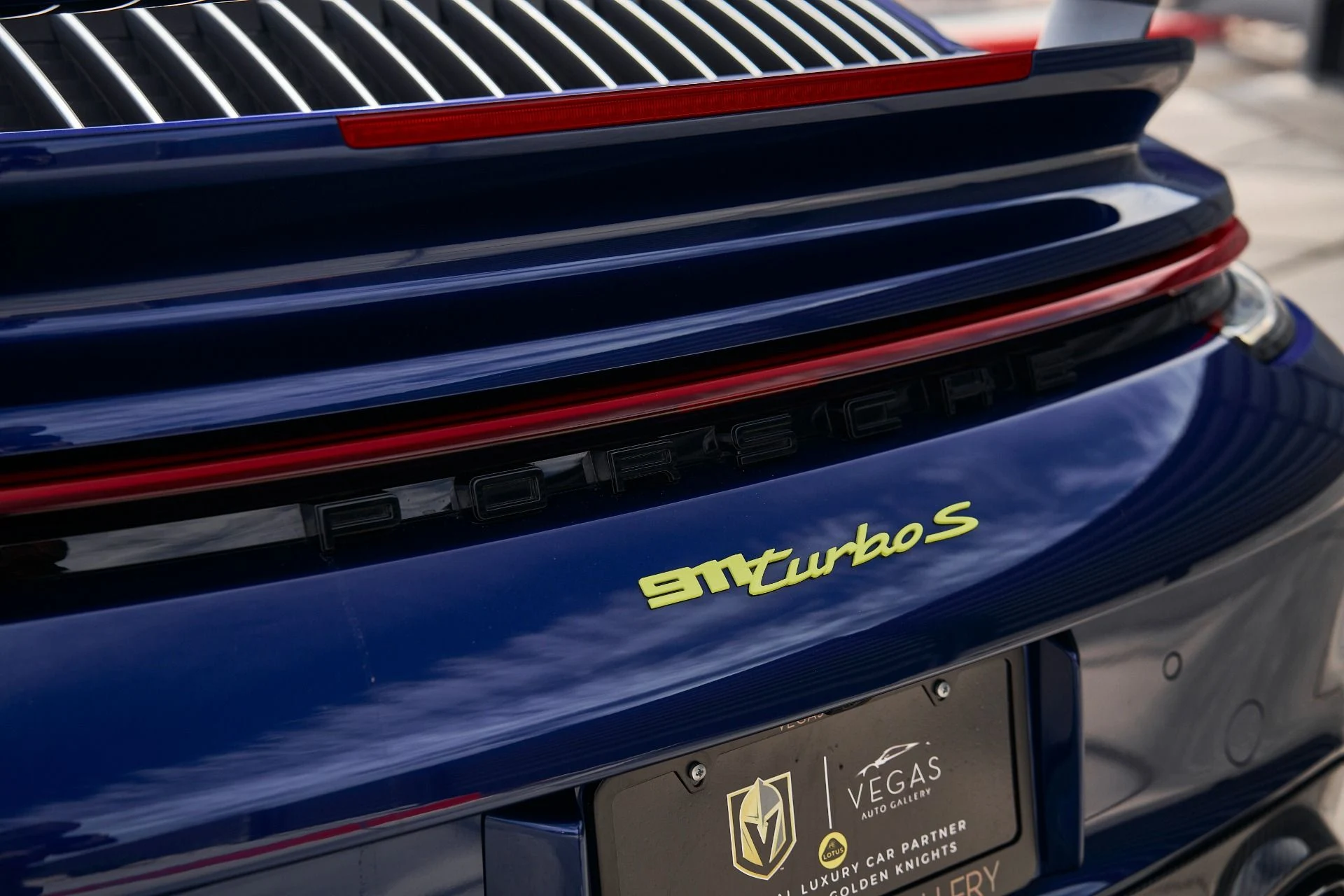 mph013_3655839094_Used_2022_Porsche_911_Turbo_S_1760421812_e85ef9533e