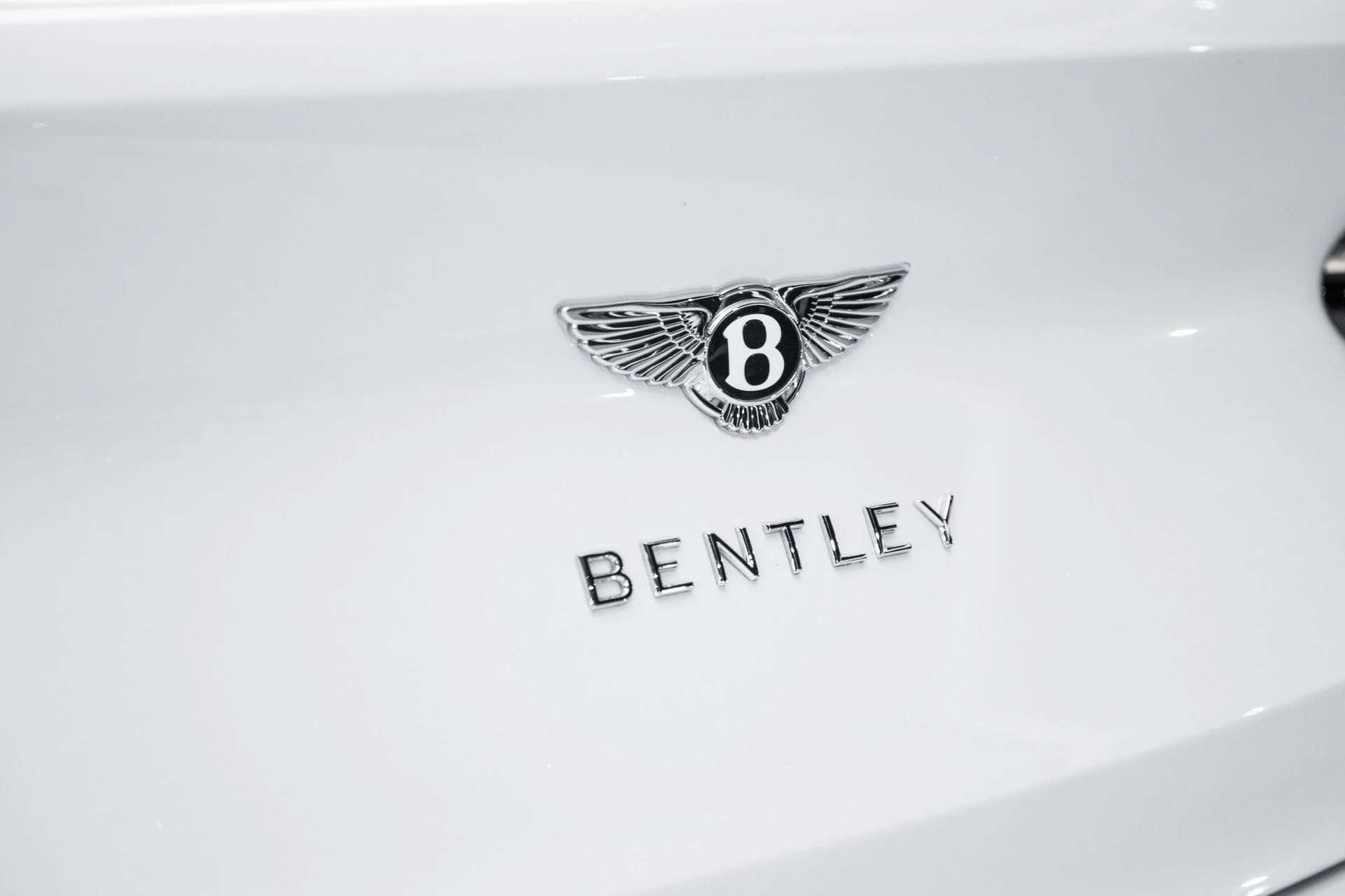 mph013_365653703_Used_2021_Bentley_Bentayga_V8_1759421364_8ac6959b82