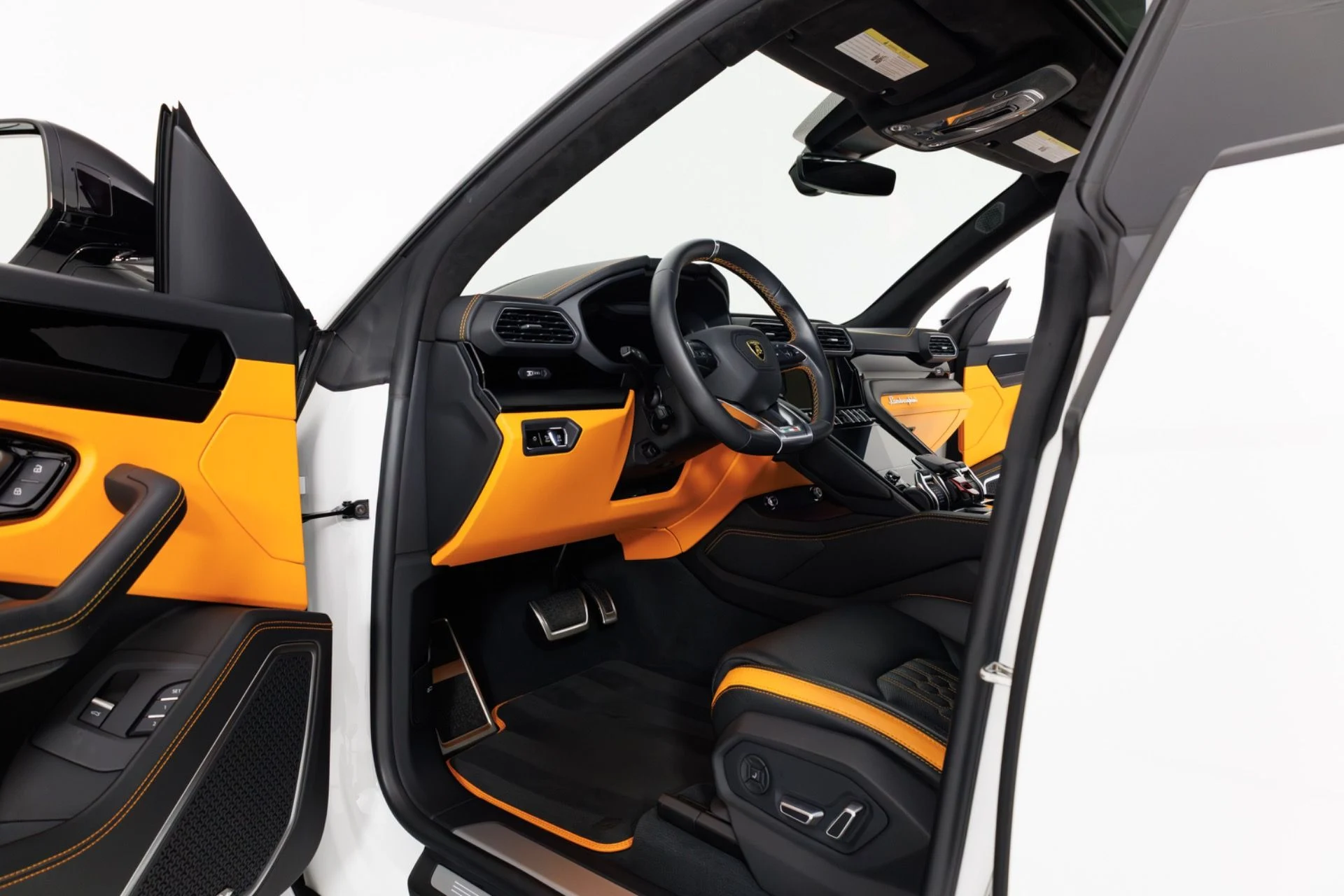 mph013_3666370236_Used_2024_Lamborghini_Urus_S_1775674860_bce3151390