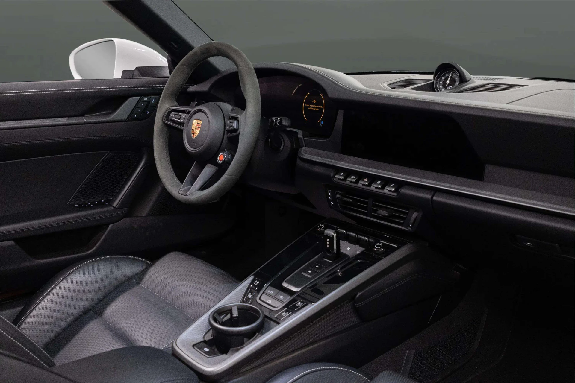 mph013_3667547817_6f069a99_4982_4019_9c64_c7d5b5003415_202520_Porsche2091120_Carrera20_S20_Cabriolet2028_WP_0_CH_2_A91_SS_24928329_14_cd25940997