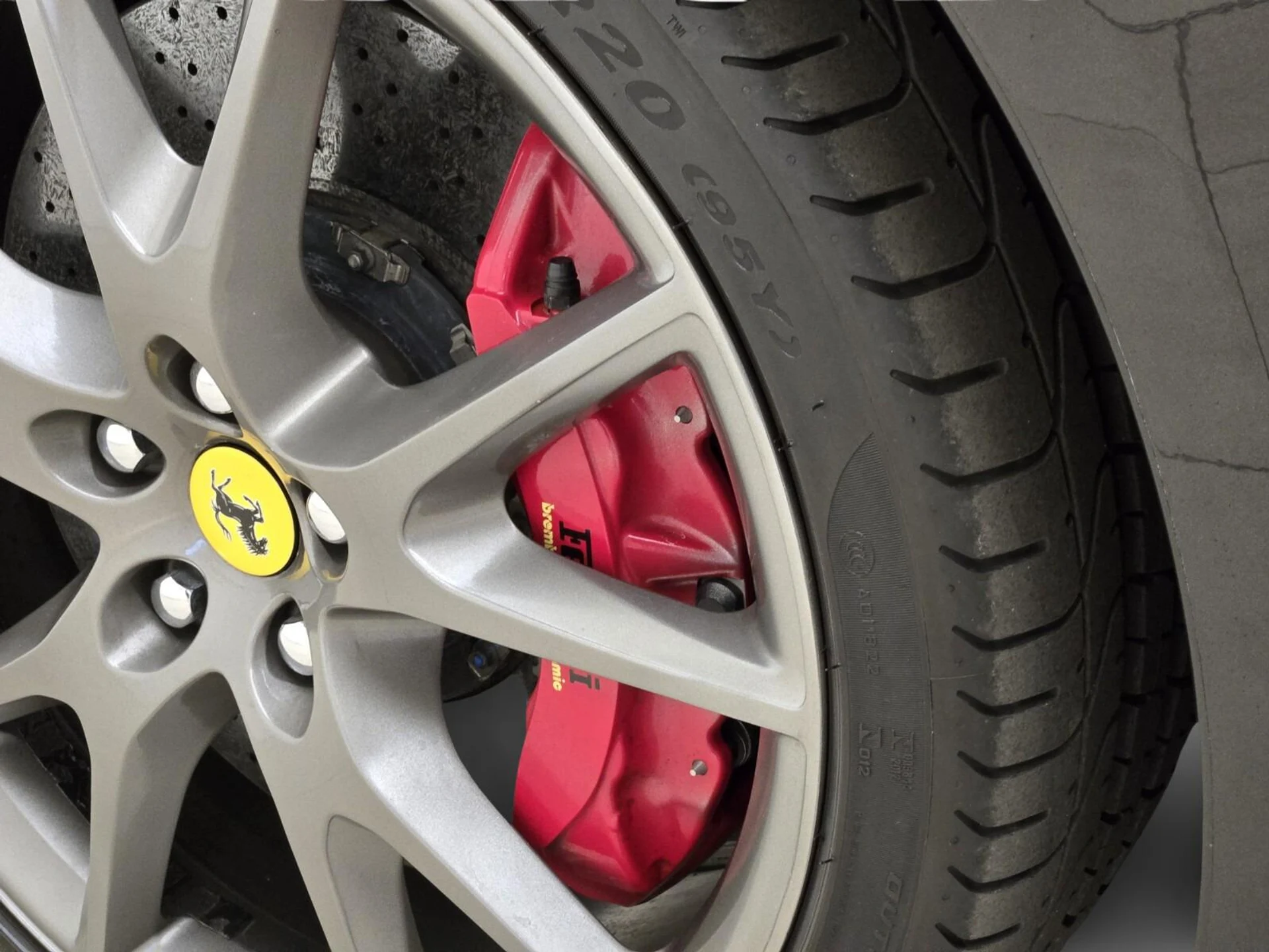 mph013_3677751597_Used_2012_Ferrari_California_1753249596_7e74ee70e7