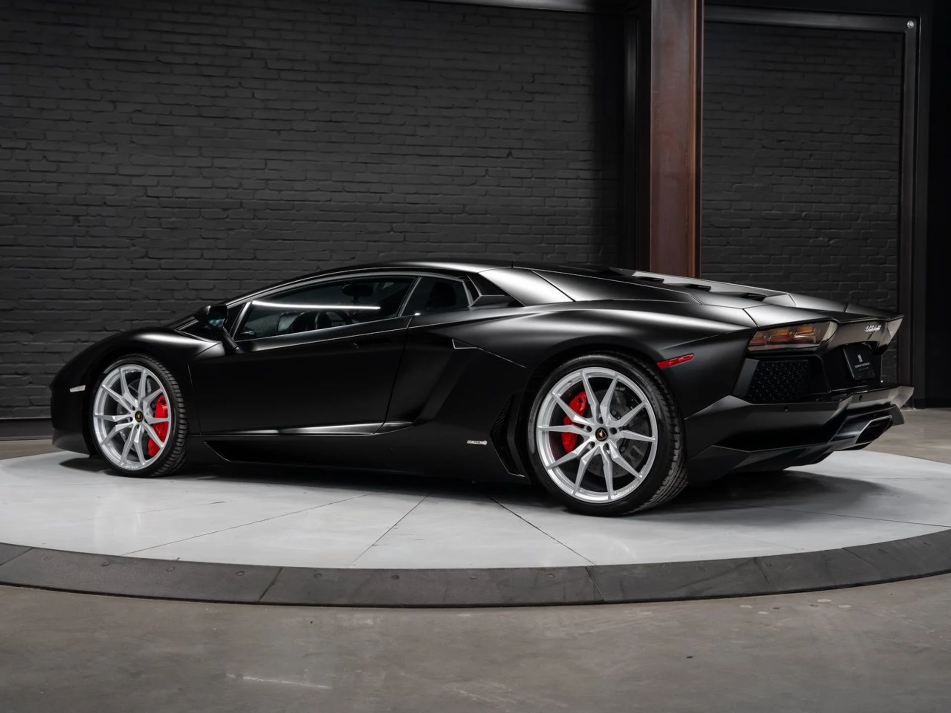 mph013_3678841515_lamborghini_aventador_2017_9a3e8b0f5f