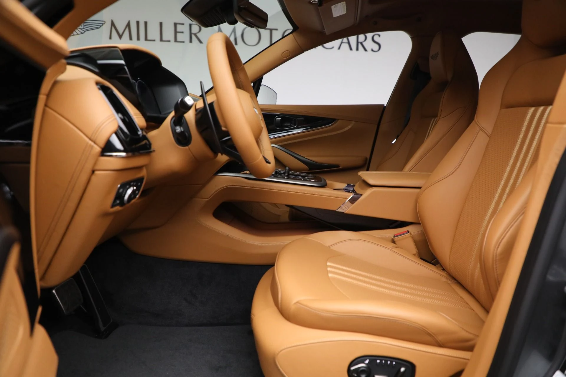 mph013_3687356048_New_2025_Aston_Martin_DBX_707_707_c3a0592e20