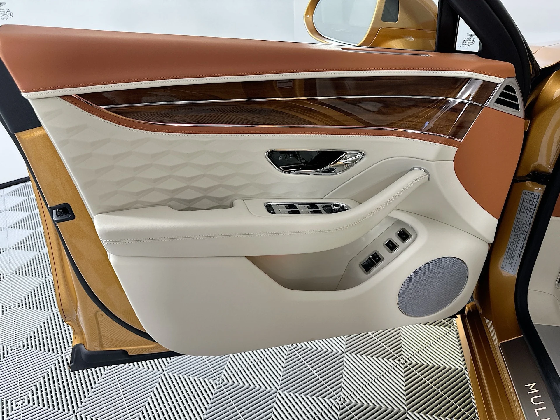 mph013_3688444058_14_5c89e1c935