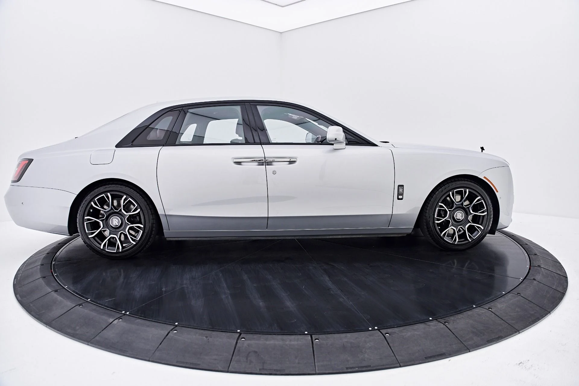 mph013_3692145098_Used_2024_Rolls_Royce_Ghost_BLACK_BADGE_1787878321_87de42b85f