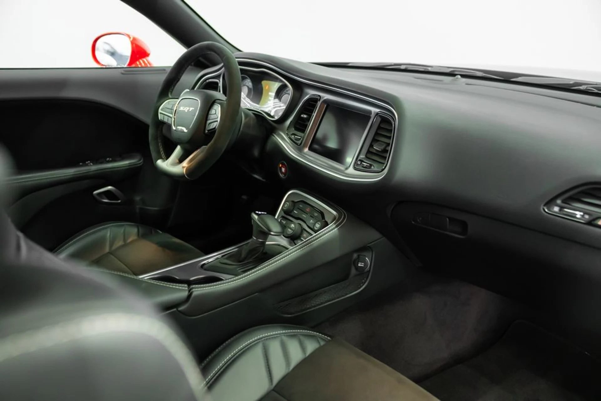 mph013_3695007432_dodge_challenger_2018_jpg_v_1775587595_453b95f23b