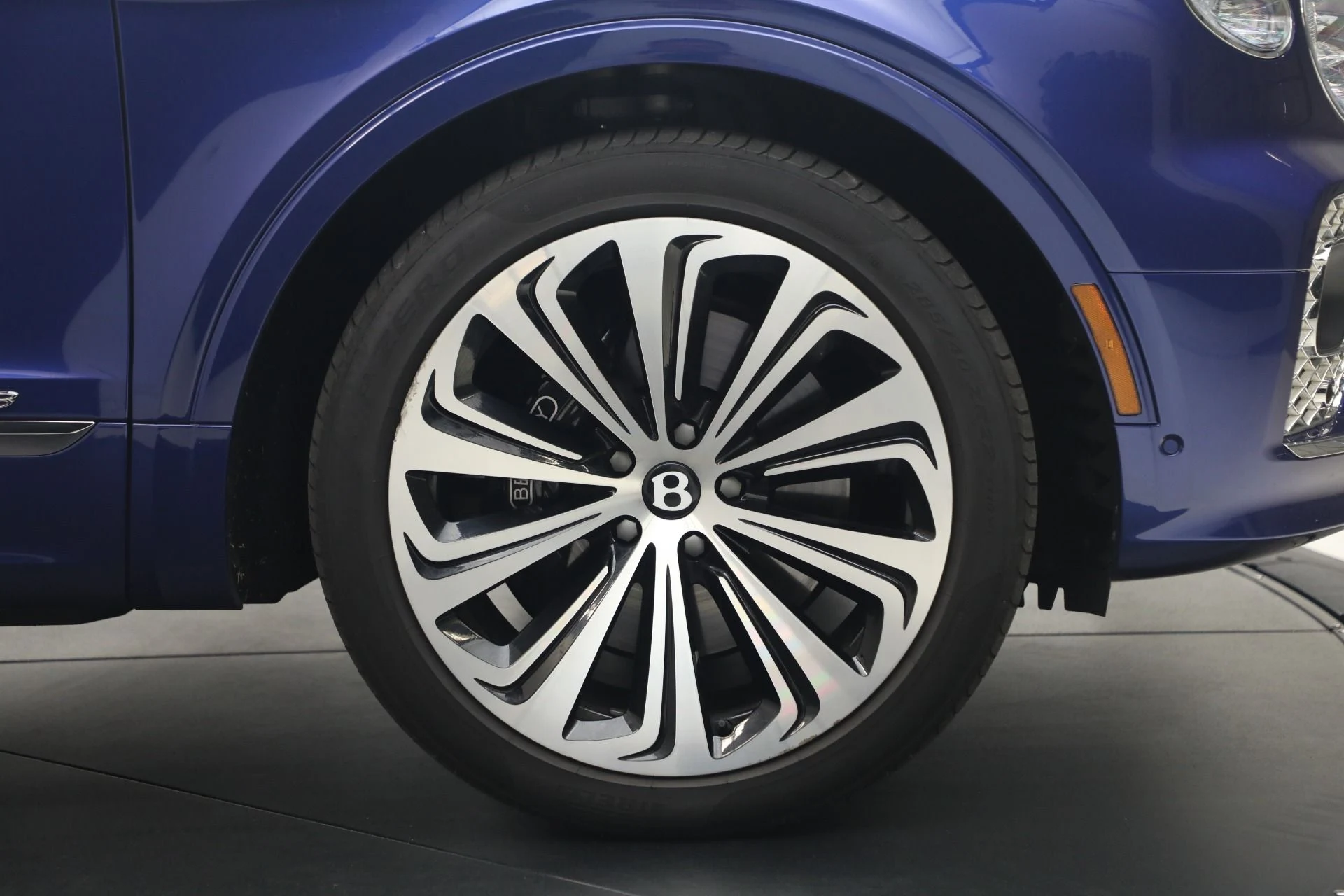 mph013_3696630568_Used_2022_Bentley_Bentayga_V8_1780928731_085e3f3f34