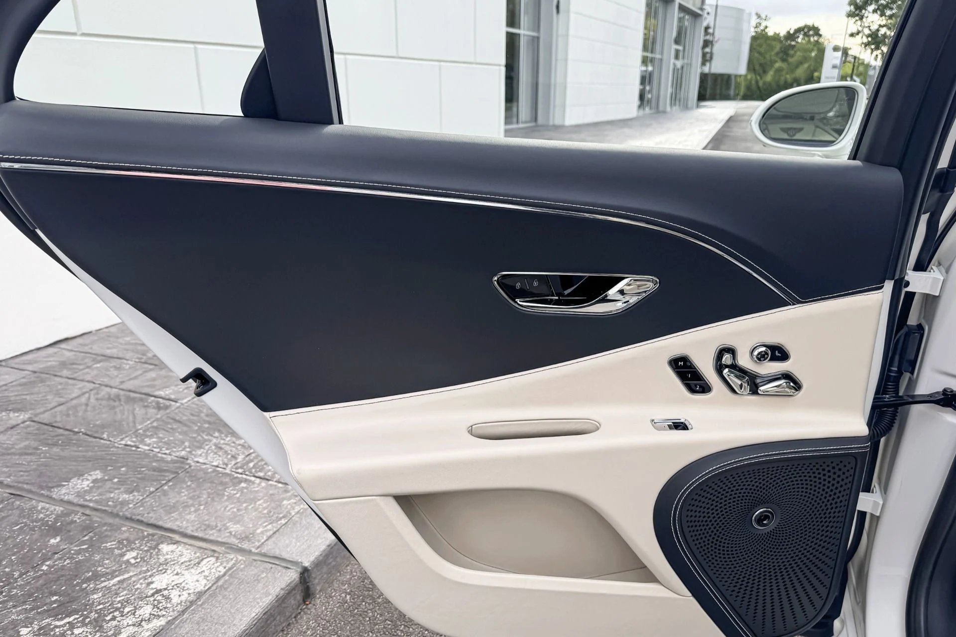 mph013_3699141723_New_2026_Bentley_Flying_Spur_1758111119_d87d7df8ae