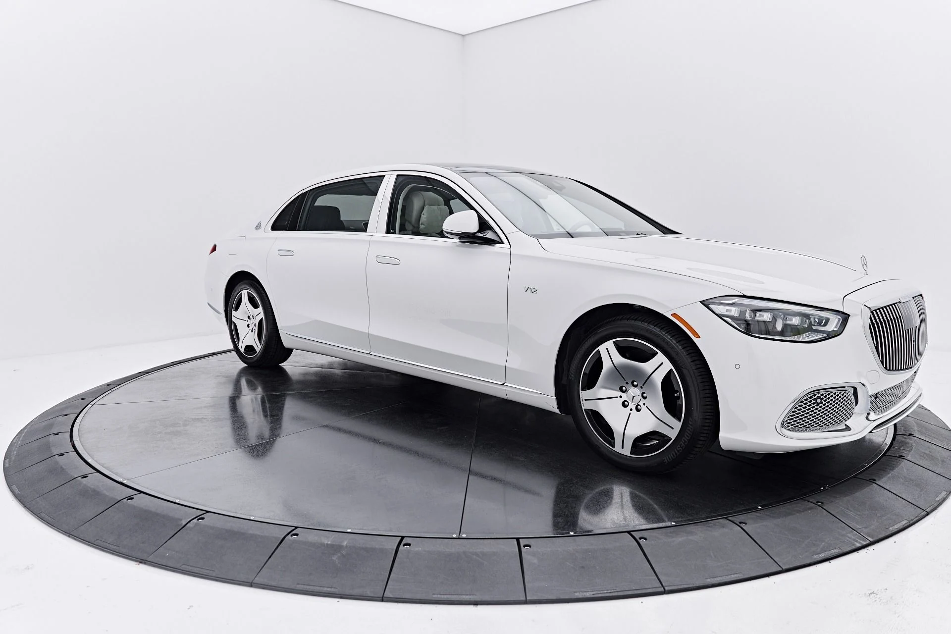 mph013_3703810456_Used_2026_Mercedes_Benz_S_Class_Maybach_S_680_1790206788_91cfa9d038