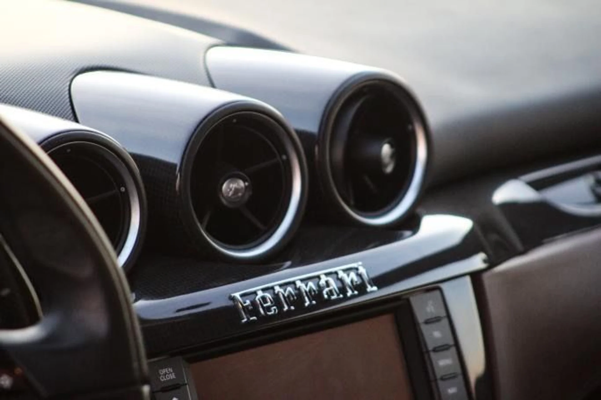 mph013_3708693649_Used_2013_Ferrari_FF_1758238028_7417c0bb6c