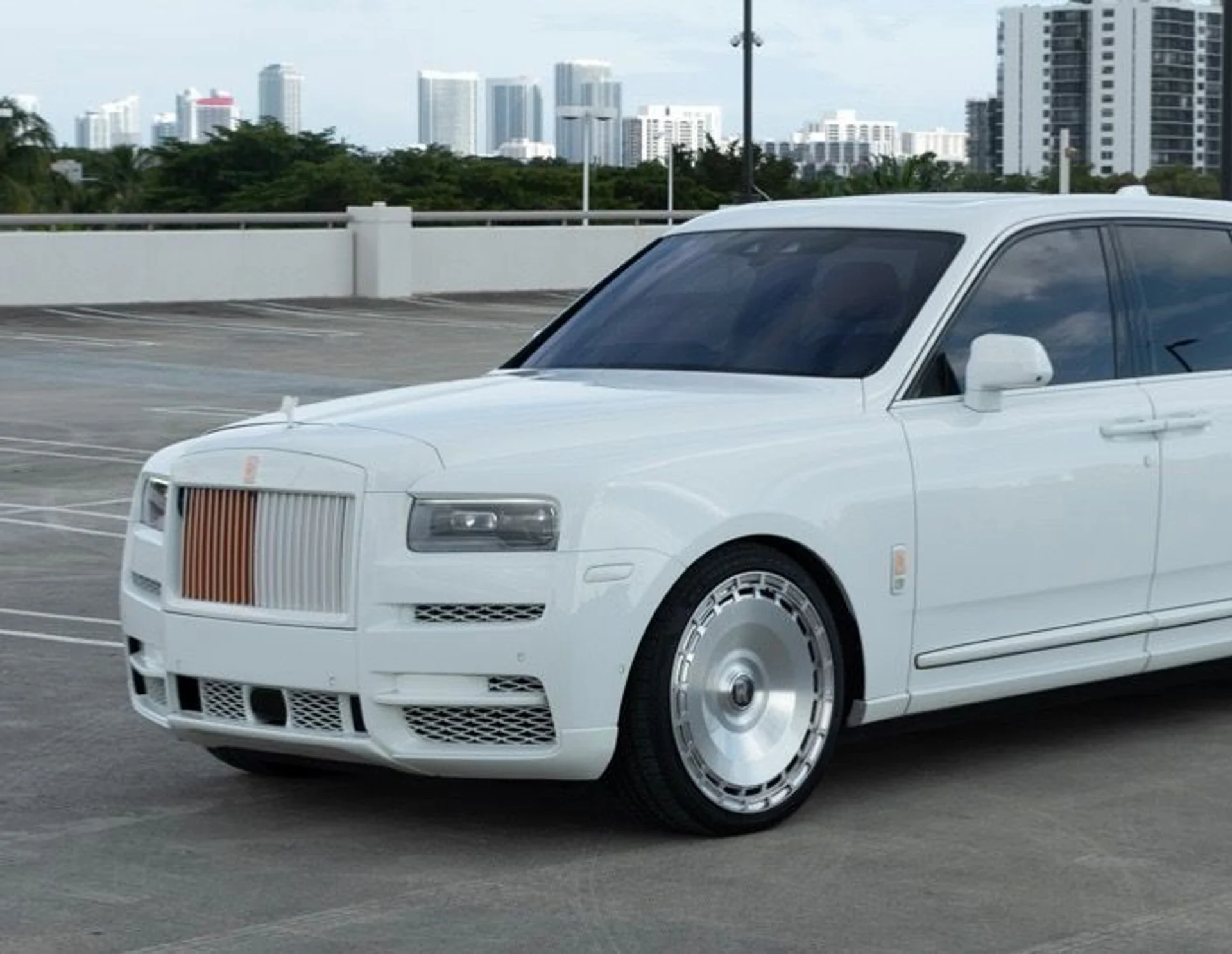 mph013_3710963197_Used_2020_Rolls_Royce_Cullinan_1764721010_eed1951e20