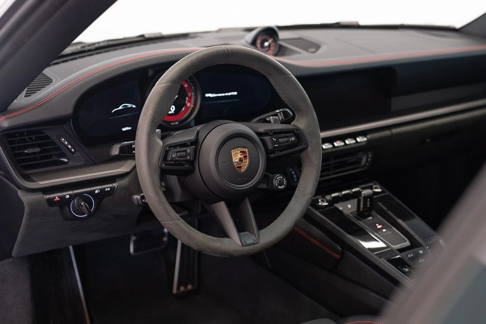 mph013_3718978541_porsche_911_2023_jpg_v_1770126807_3e379e30e3