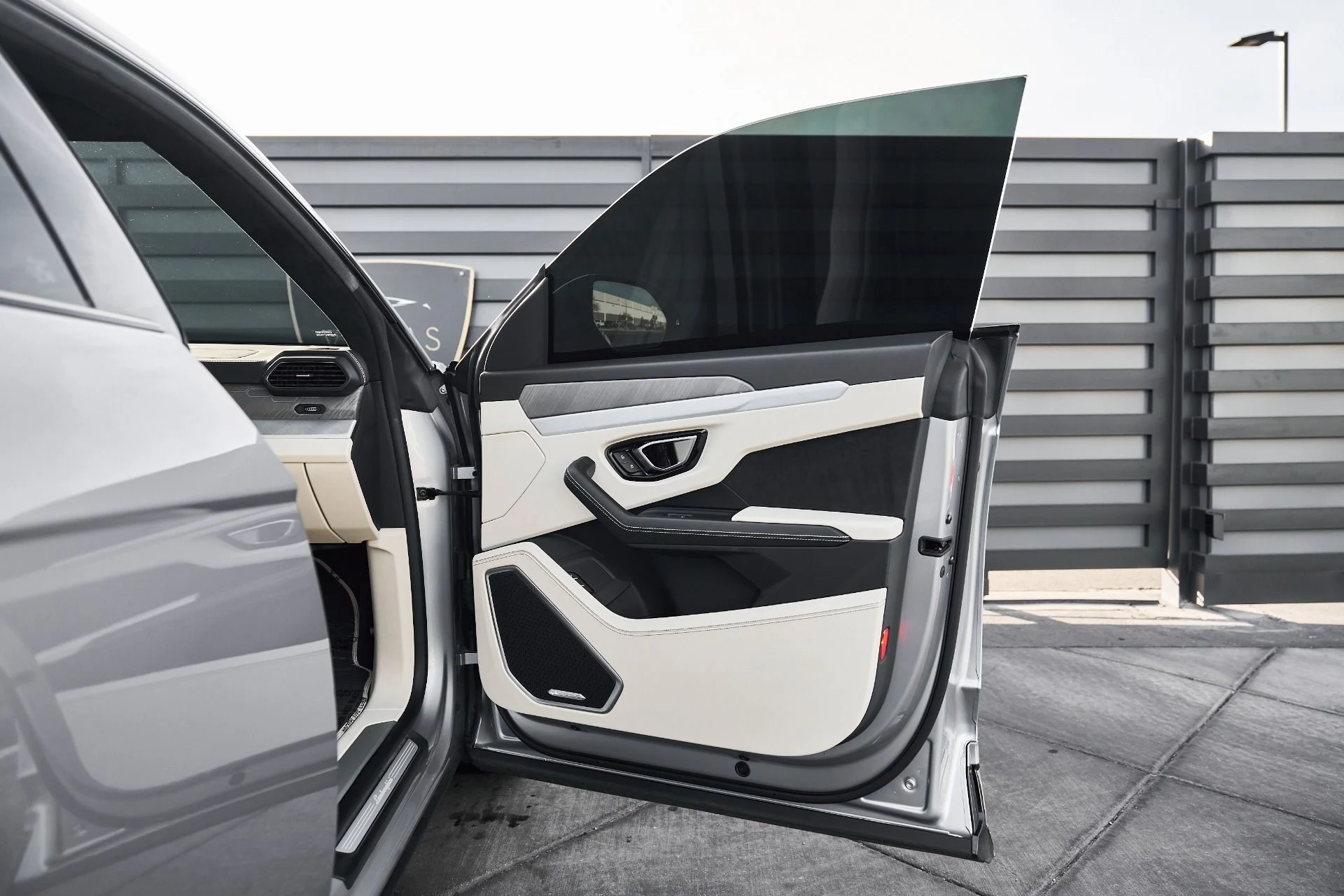 mph013_3719484793_Used_2021_Lamborghini_Urus_1771117231_dc5f2152dd