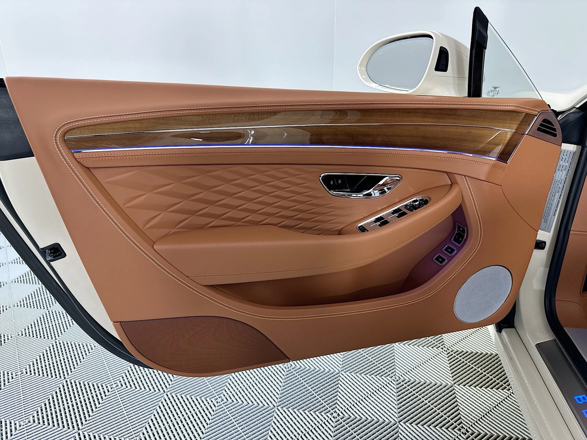 mph013_372154991_14_d59855a103