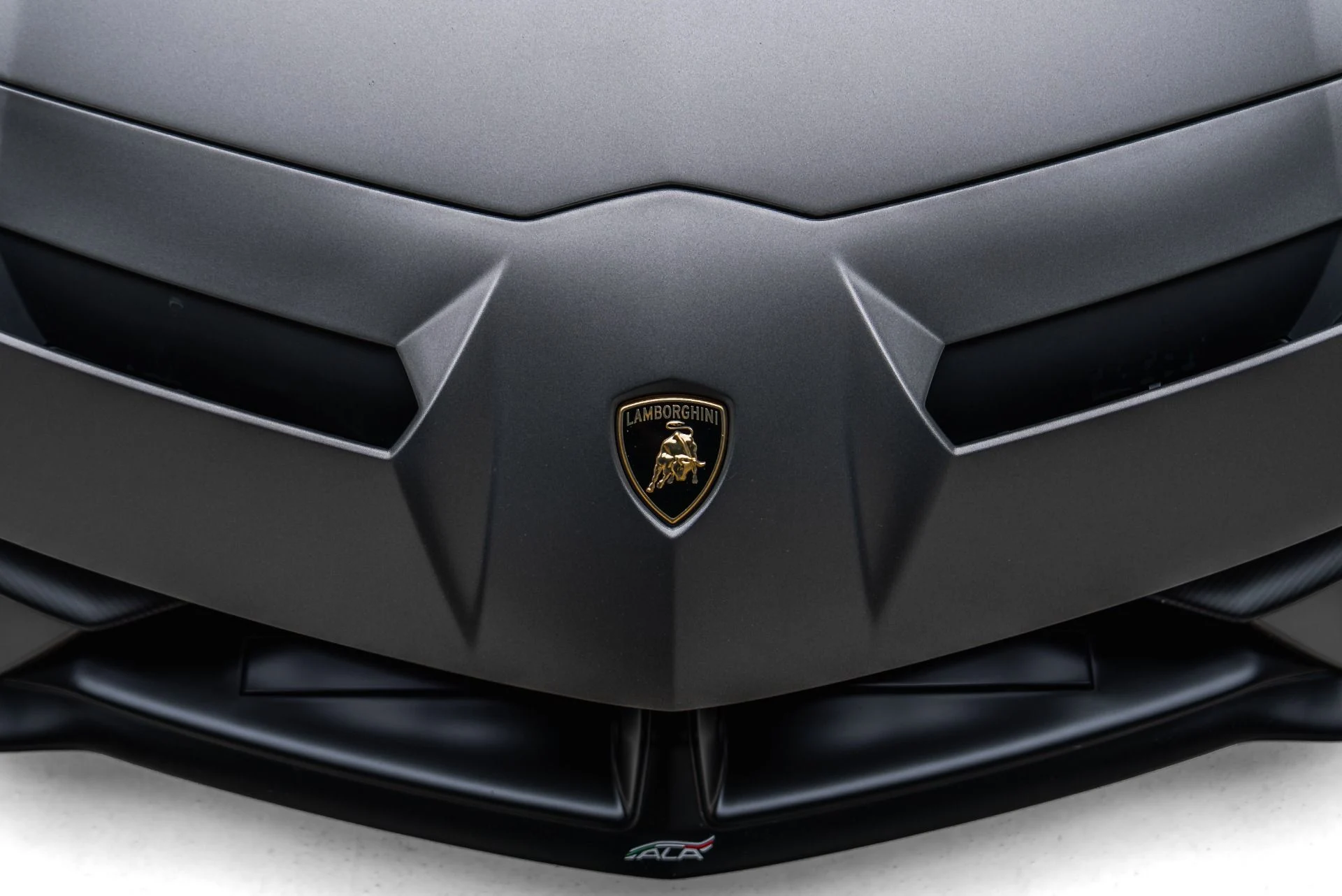 mph013_3726814508_Used_2020_Lamborghini_Aventador_LP_770_4_SVJ_1780965683_9d90c67b1c