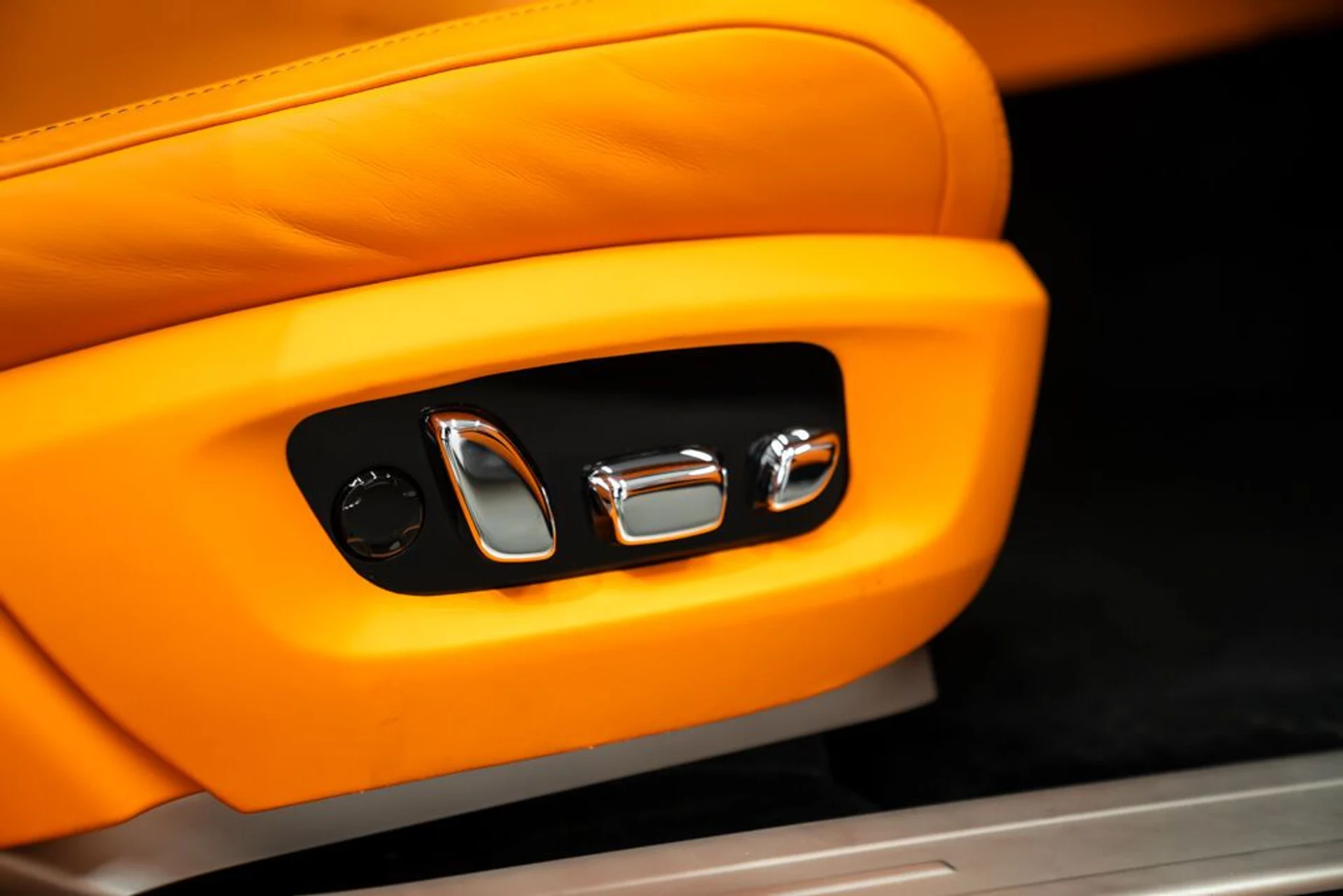 mph013_3737919869_rolls_royce_ghost_2021_jpg_v_1754355020_432b68a5cb