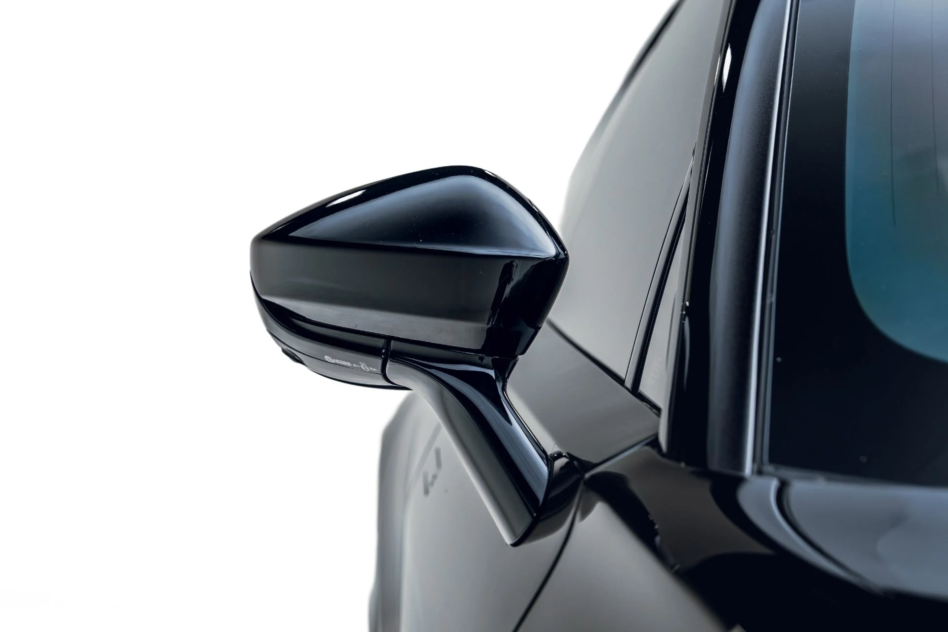 mph013_3738707147_Used_2023_Aston_Martin_DBX_707_1782930721_4b97a1b457
