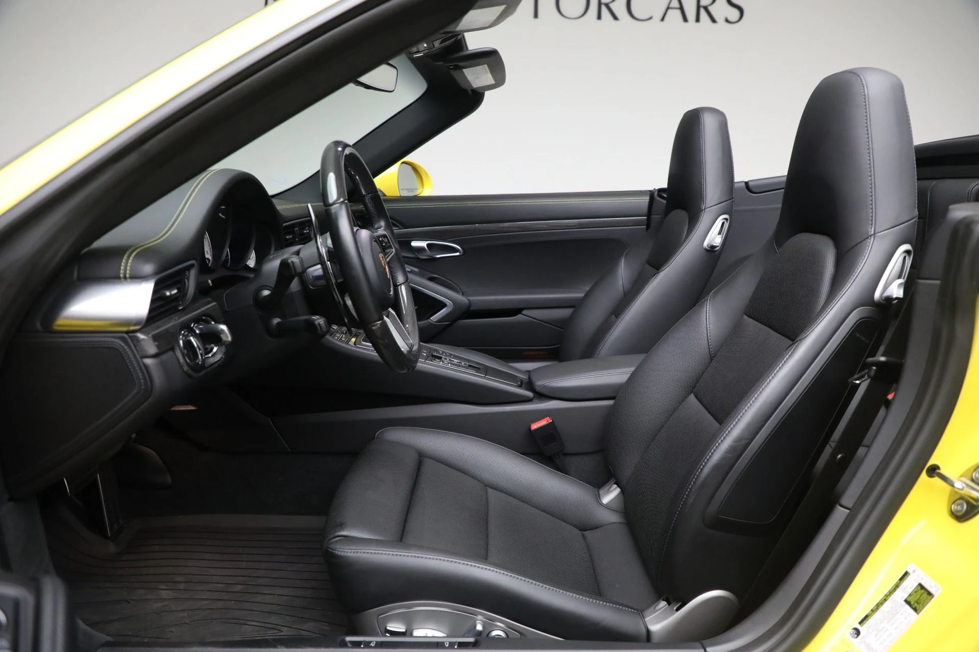 mph013_375031497_Used_2017_Porsche_911_Turbo_Cabriolet_5694c29422