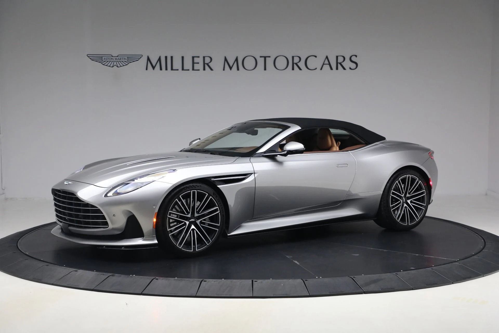 mph013_3750501661_Used_2024_Aston_Martin_DB_12_Volante_1792860584_a6093eb306